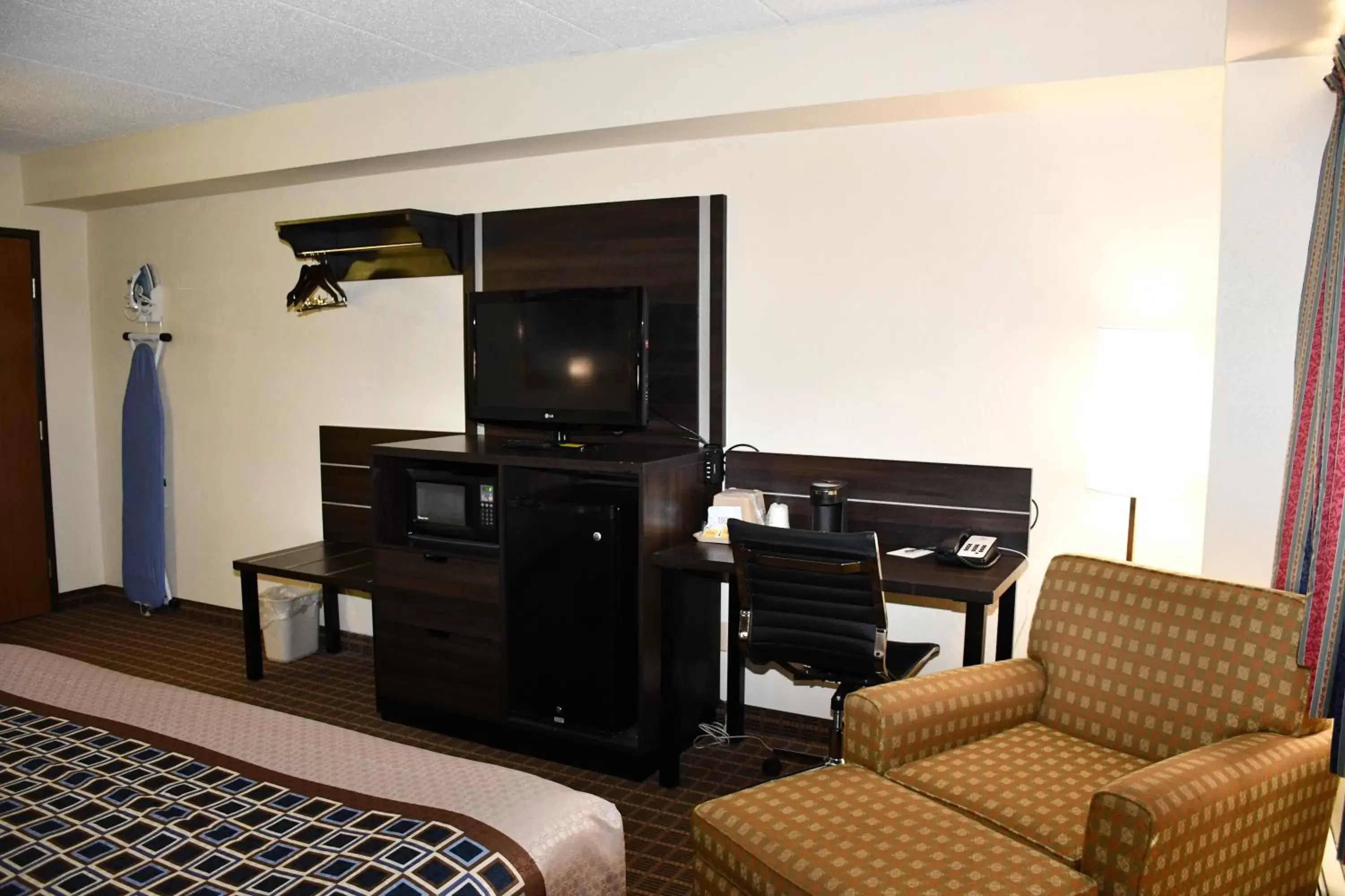 TV/Entertainment Center in Stillwater Inn & Suites