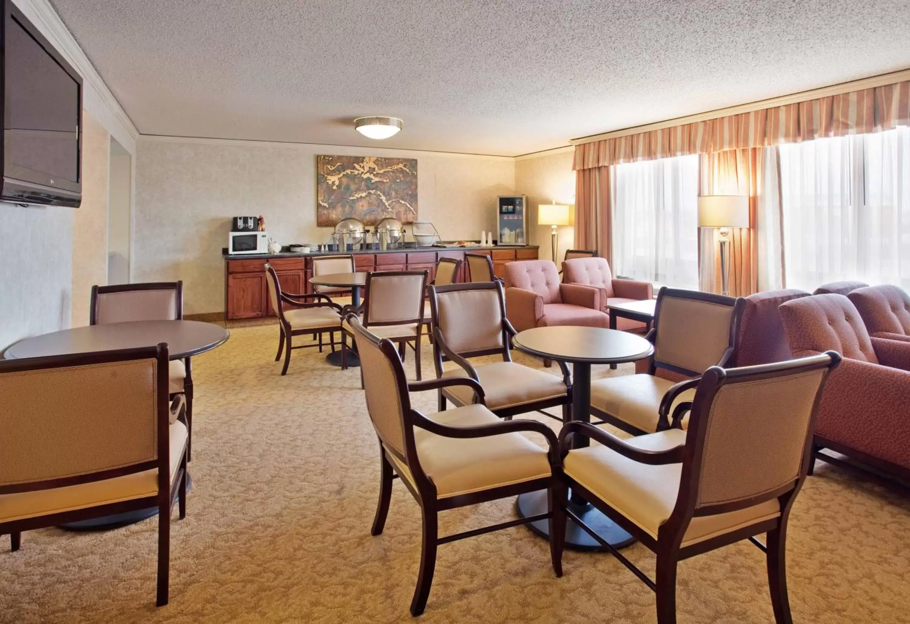 Meeting/conference room, Restaurant/Places to Eat in Holiday Inn - Executive Center-Columbia Mall, an IHG Hotel