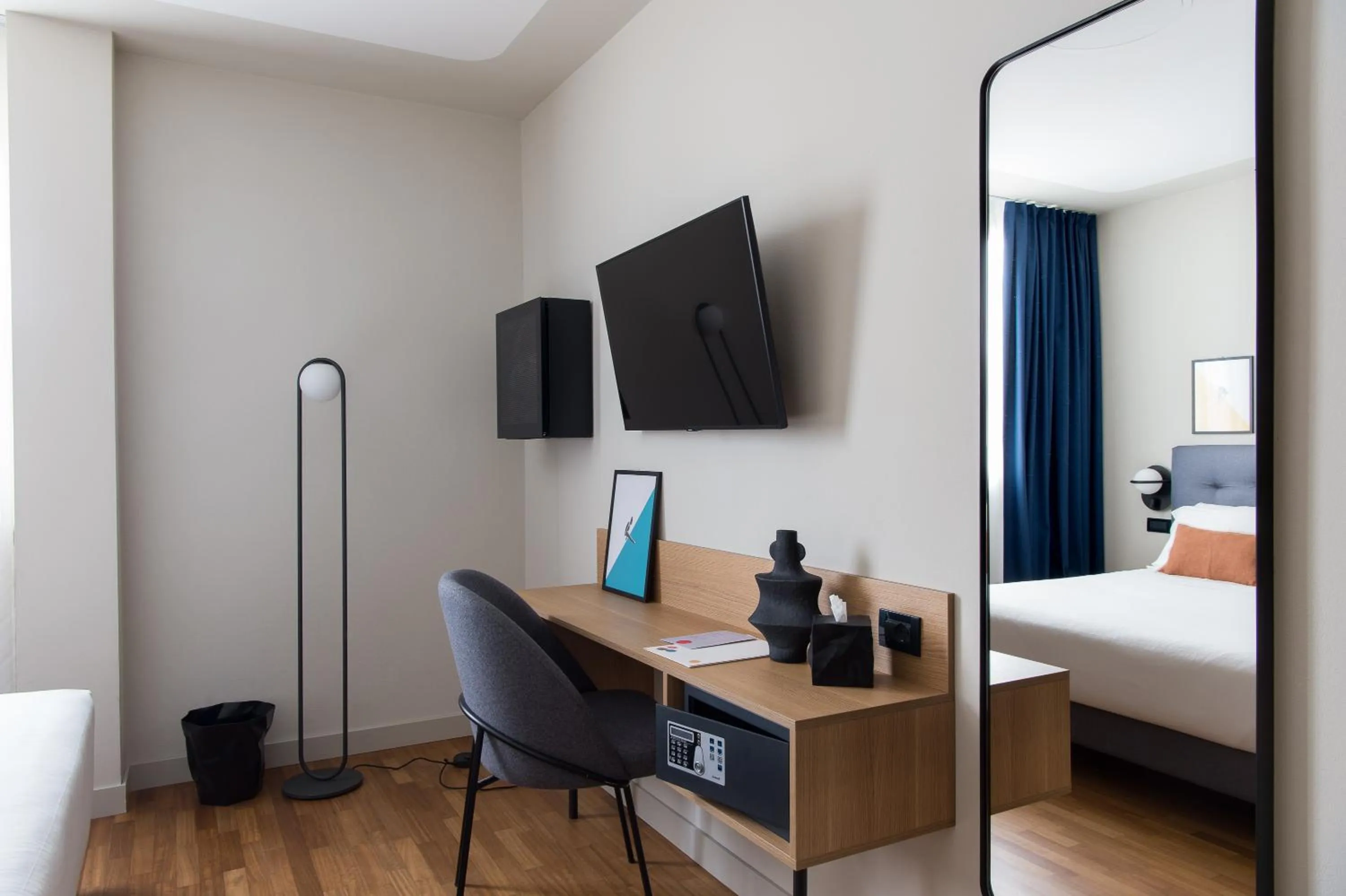 TV and multimedia, Bed in The Poet Hotel