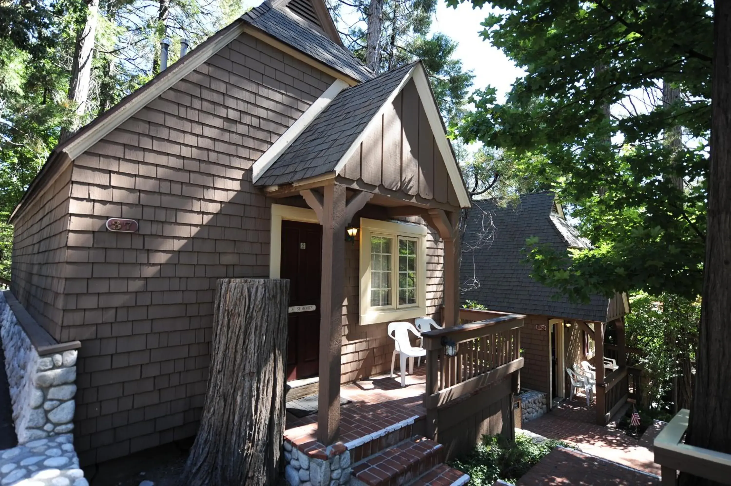 Property building in Saddleback Inn at Lake Arrowhead Property building in Saddleback Inn at Lake Arrowhead