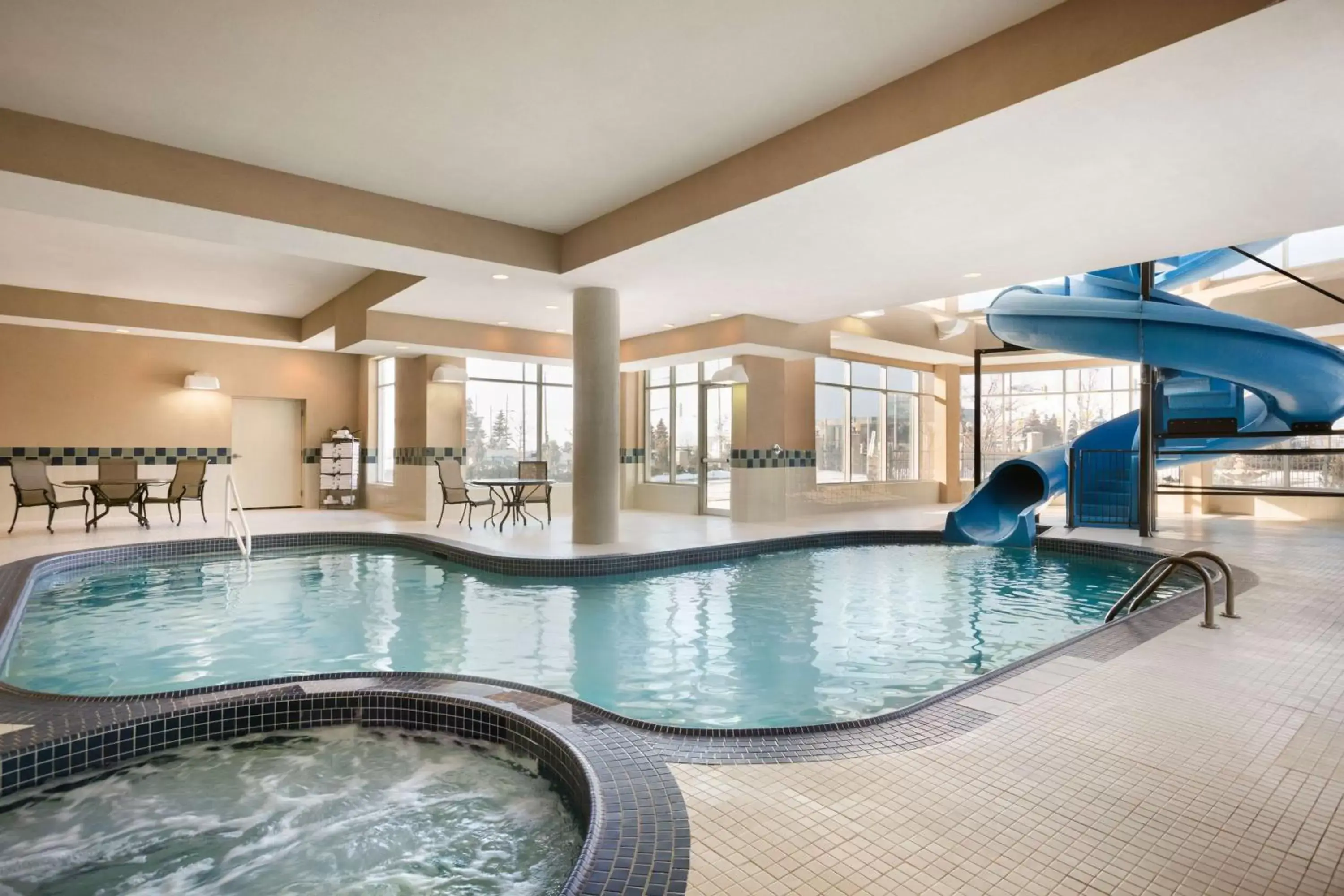 Swimming Pool in Hilton Garden Inn Toronto/Vaughan