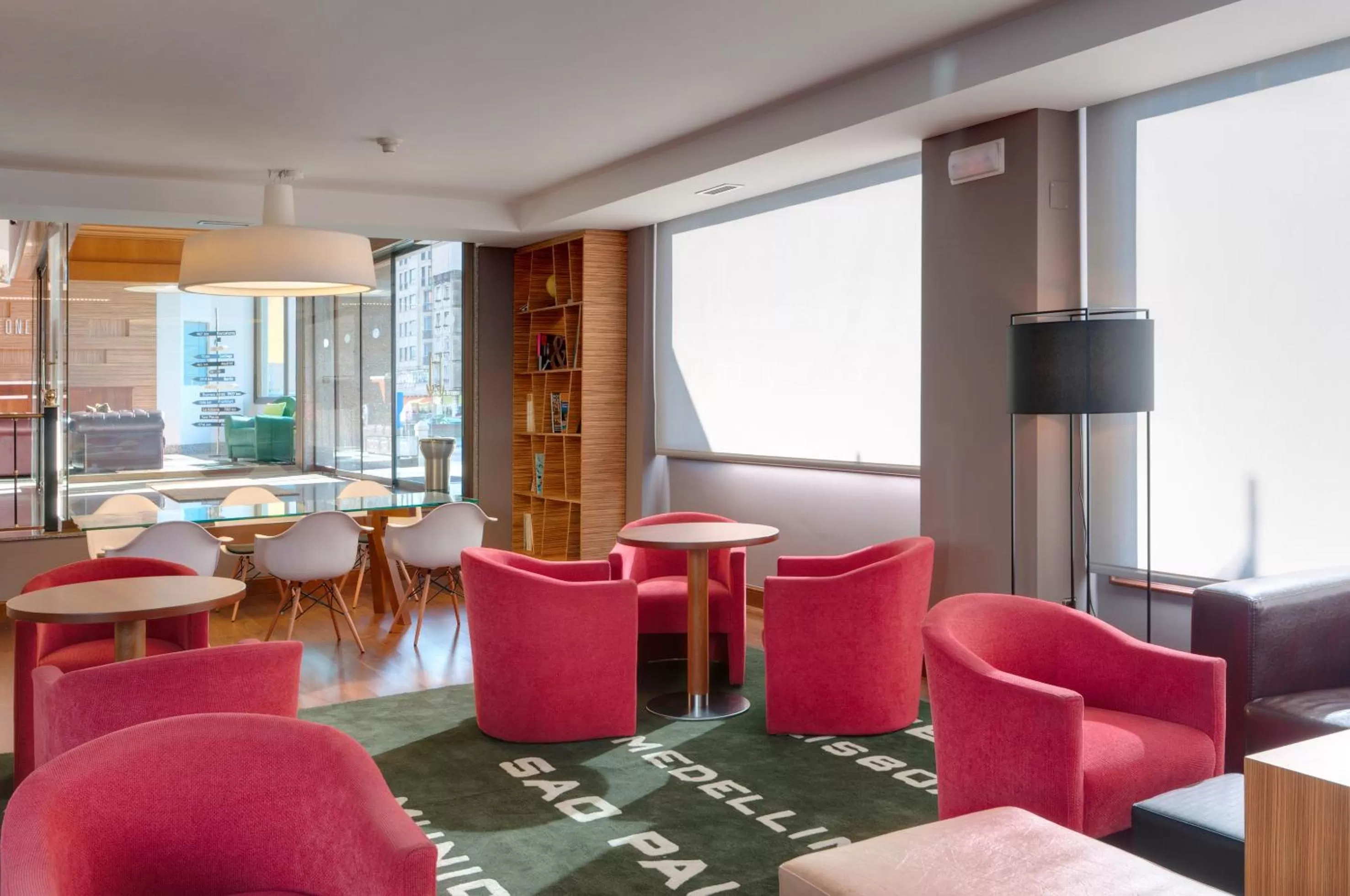 Lounge or bar in Hotel Vigo Los Galeones Affiliated by Meliá