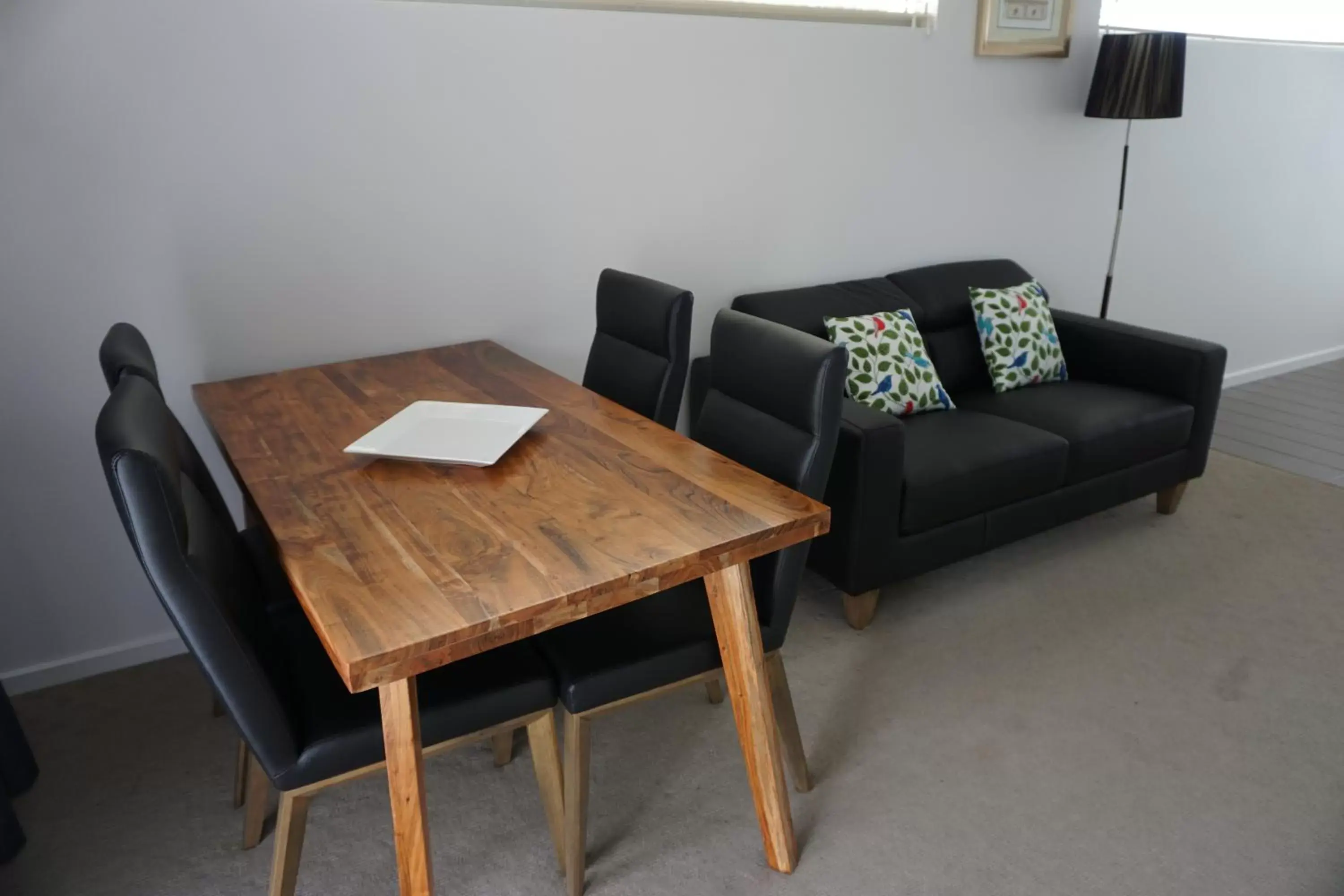 Dining Area in Ashmont Motel and Apartments