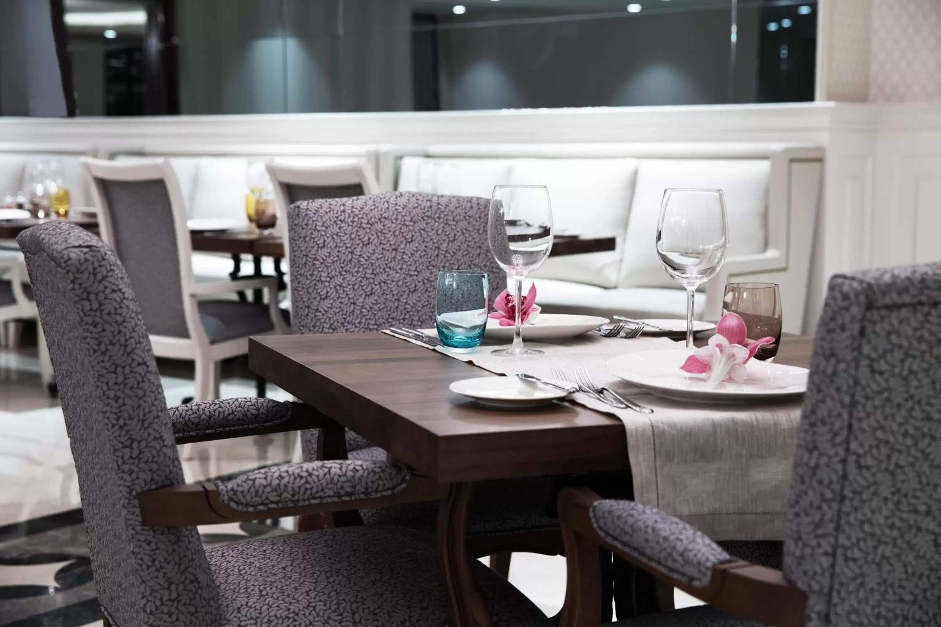 Restaurant/Places to Eat in Lazzoni Hotel