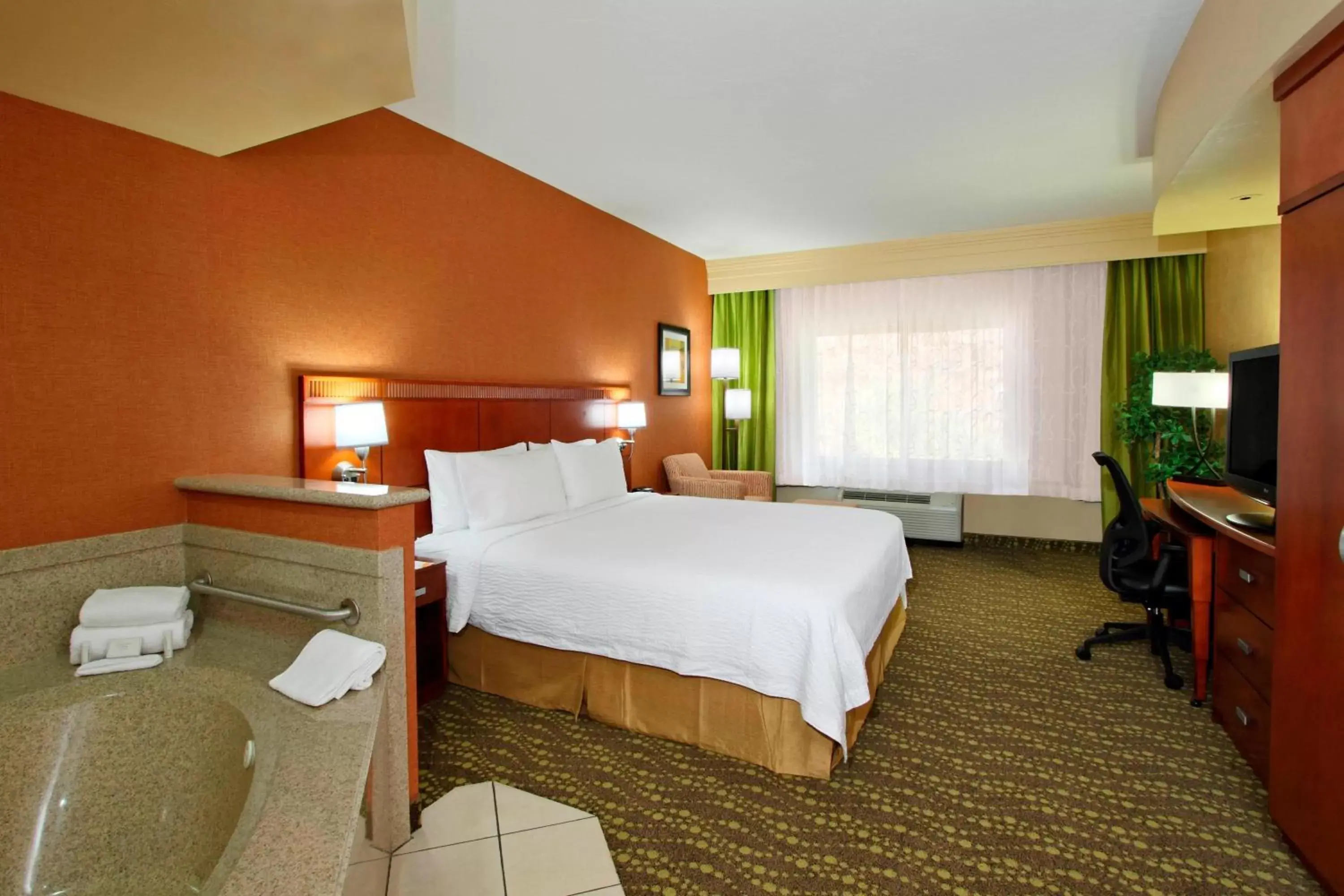 Photo of the whole room, Bed in Courtyard by Marriott St. George