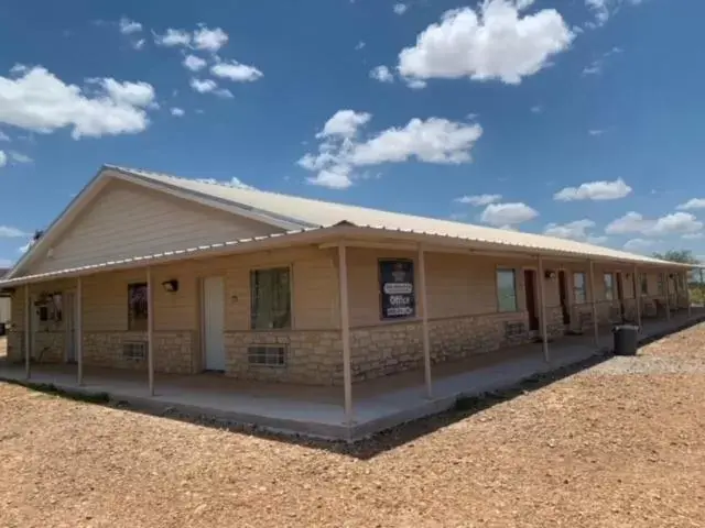 Property Building in Cotulla Executive Inn