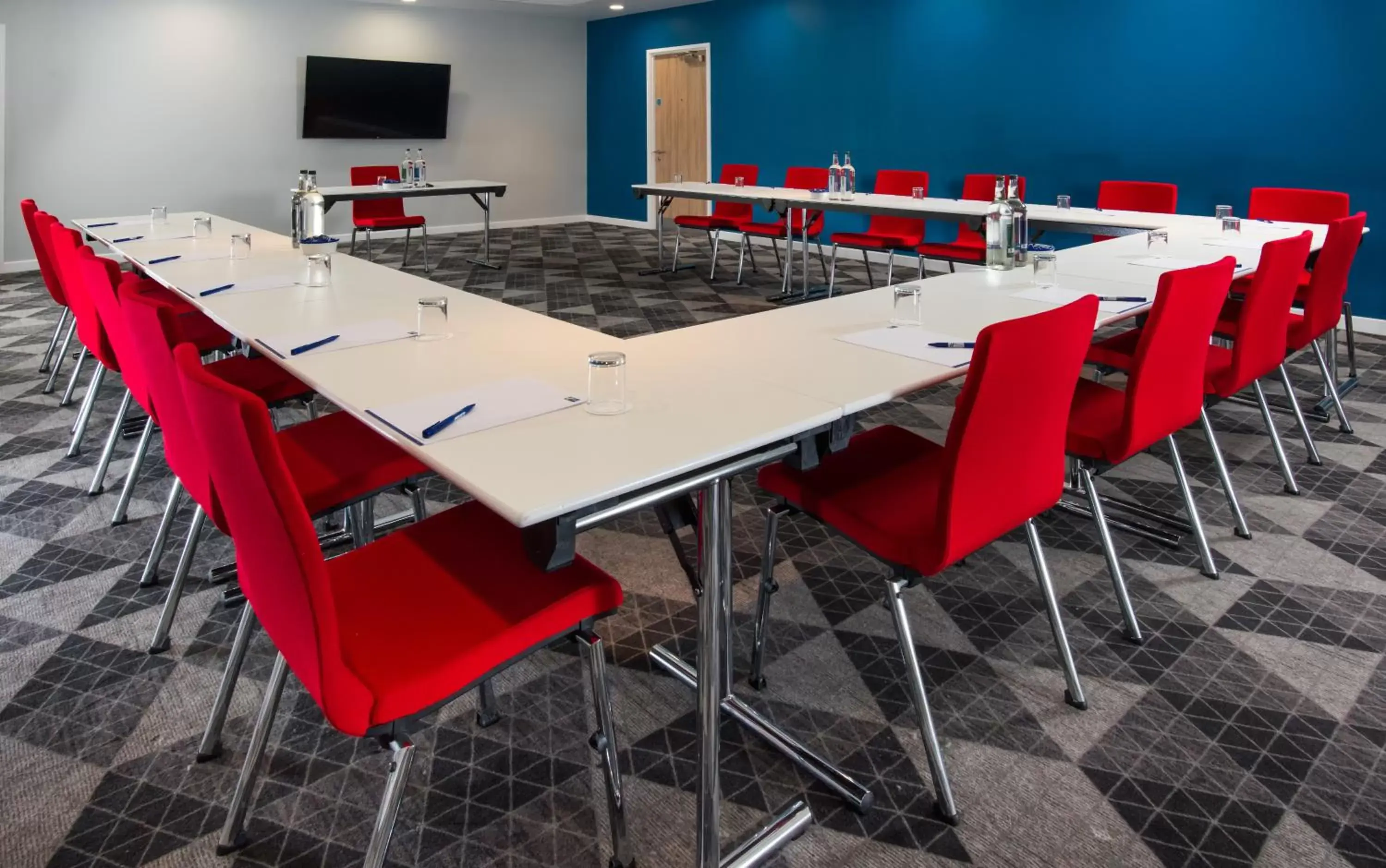 Meeting/conference room in Holiday Inn Express Portsmouth – North, an IHG Hotel