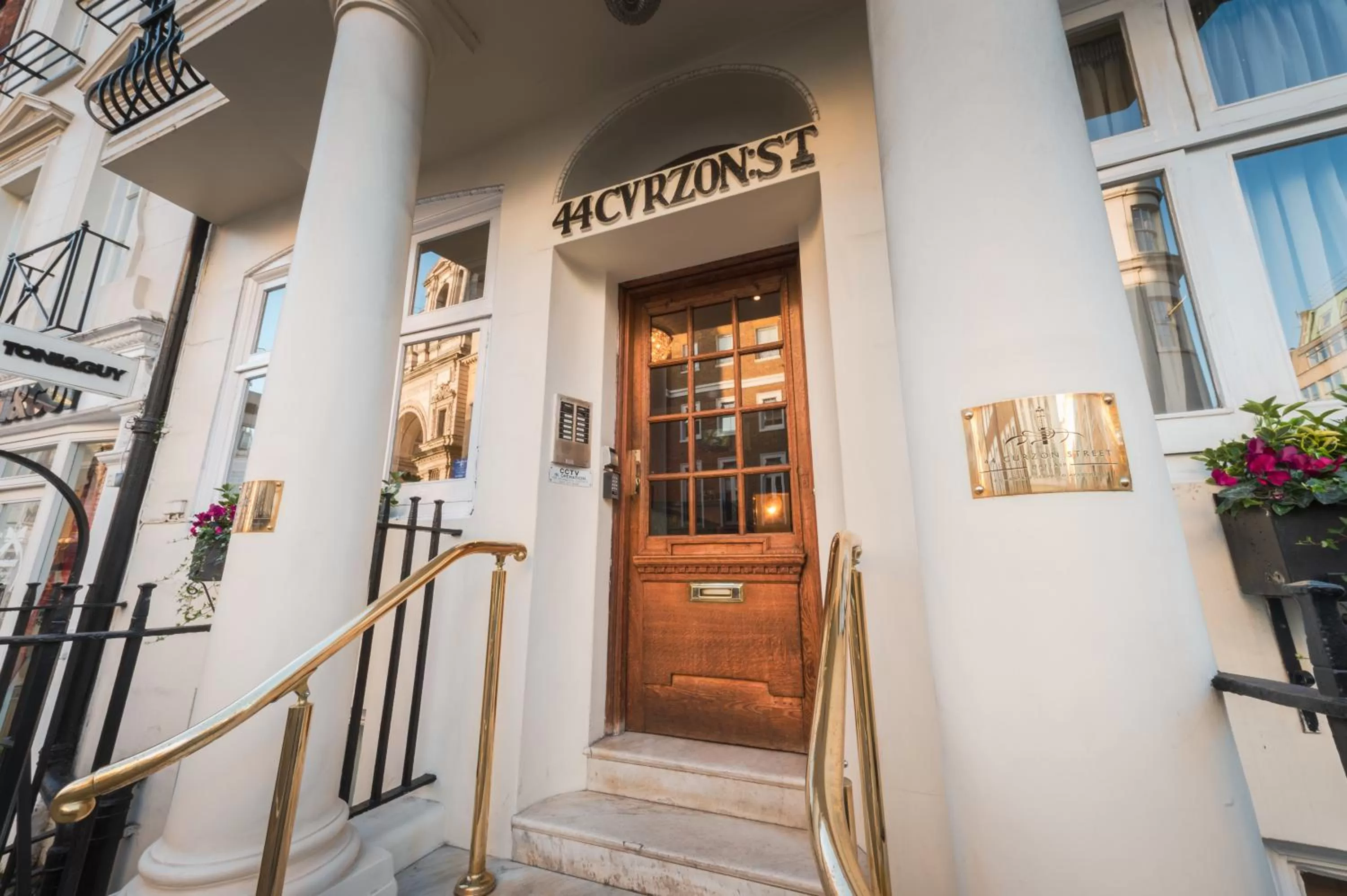 Facade/entrance in 44 Curzon Street by Mansley