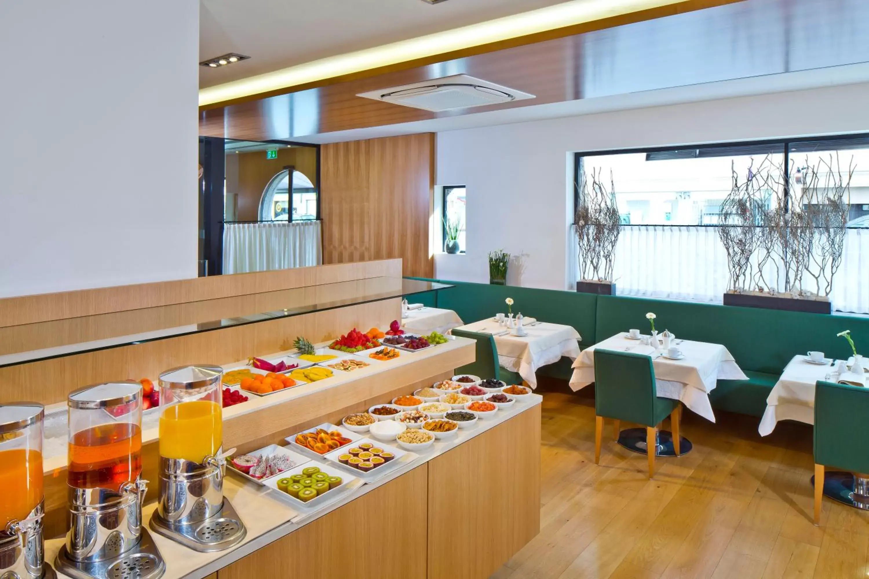Buffet breakfast, Restaurant/Places to Eat in Hotel Maximilian - Stadthaus Penz