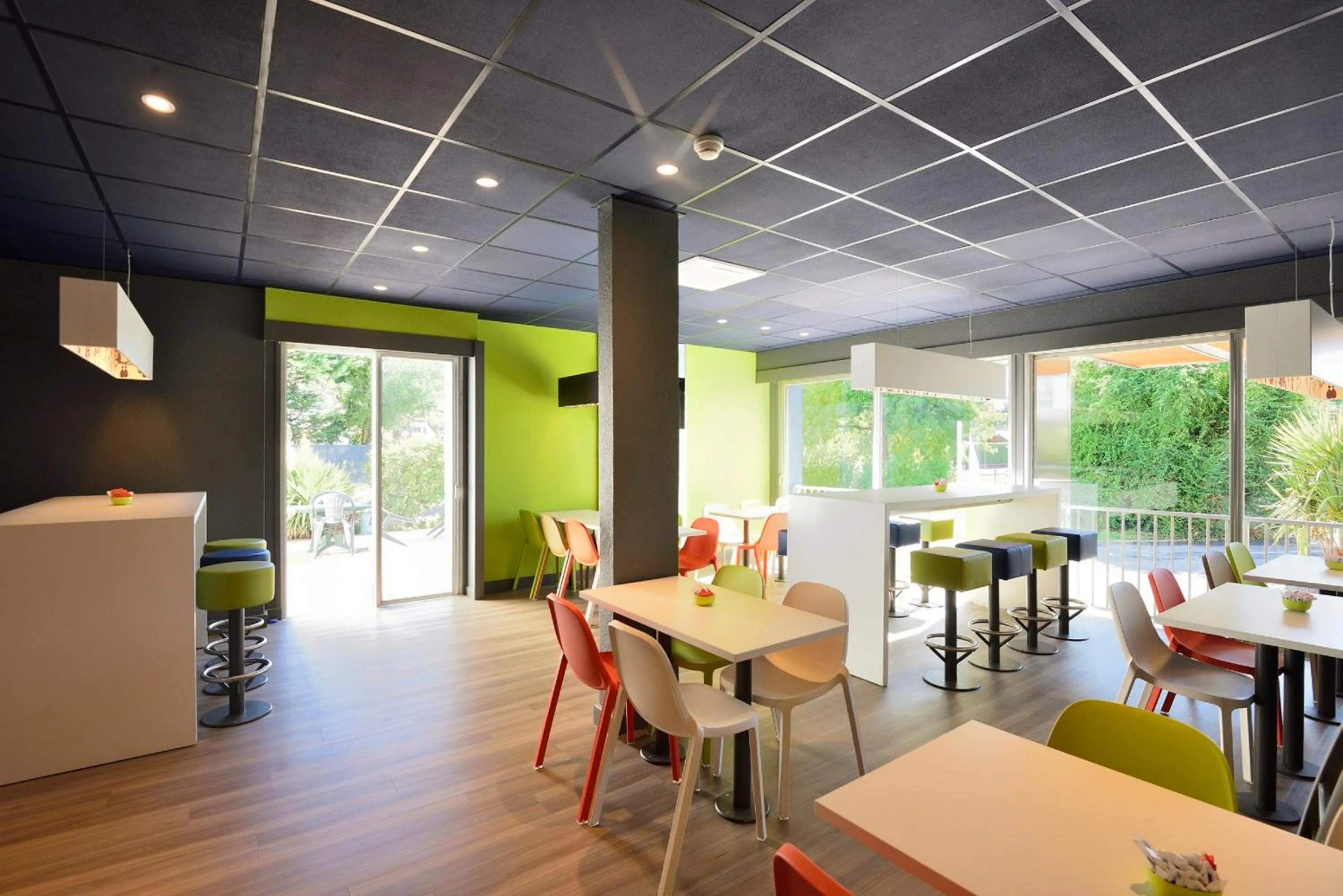 Restaurant/places to eat in ibis budget Pau Lescar