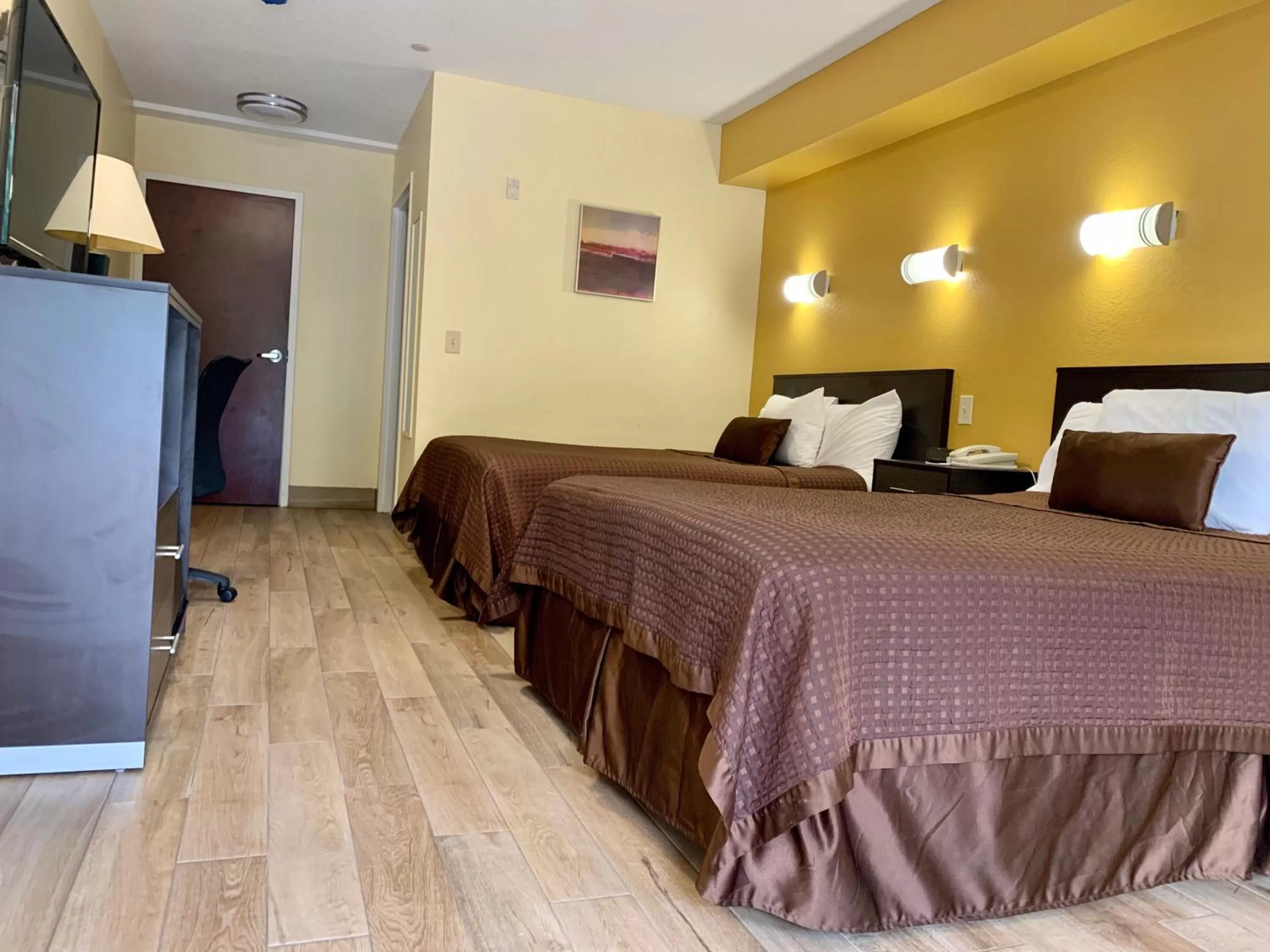 Bed in Executive Inn & Suites Upper Marlboro