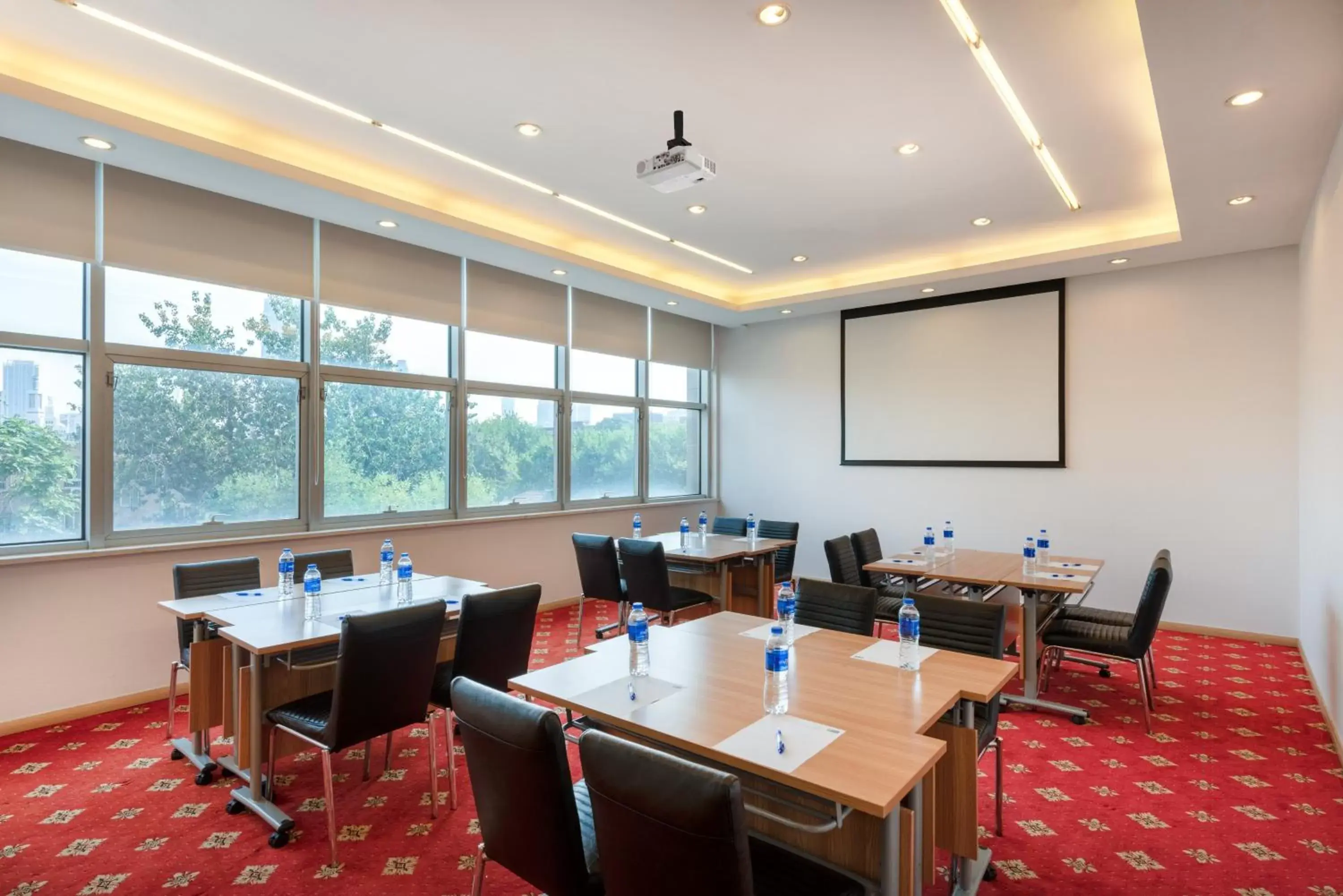 Meeting/conference room in Holiday Inn Express Tianjin Heping, an IHG Hotel