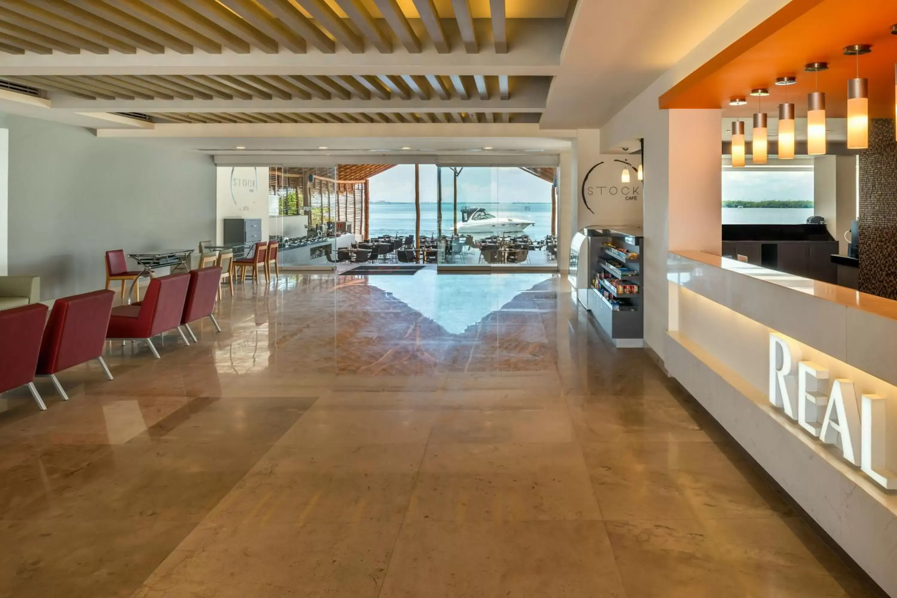 Lobby or reception in Real Inn Cancún