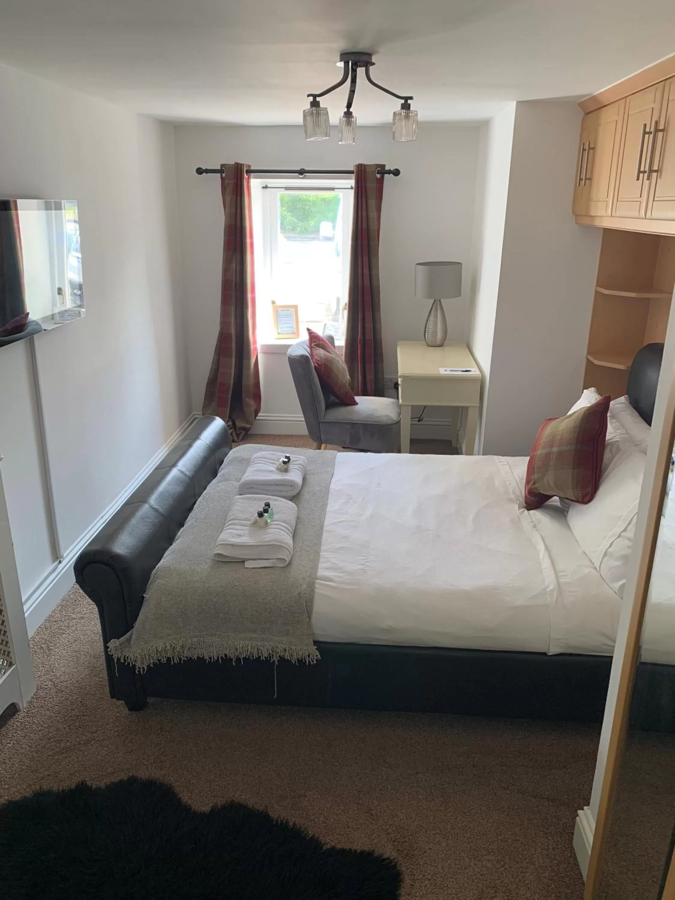 Seating area, Bed in The Ship Inn