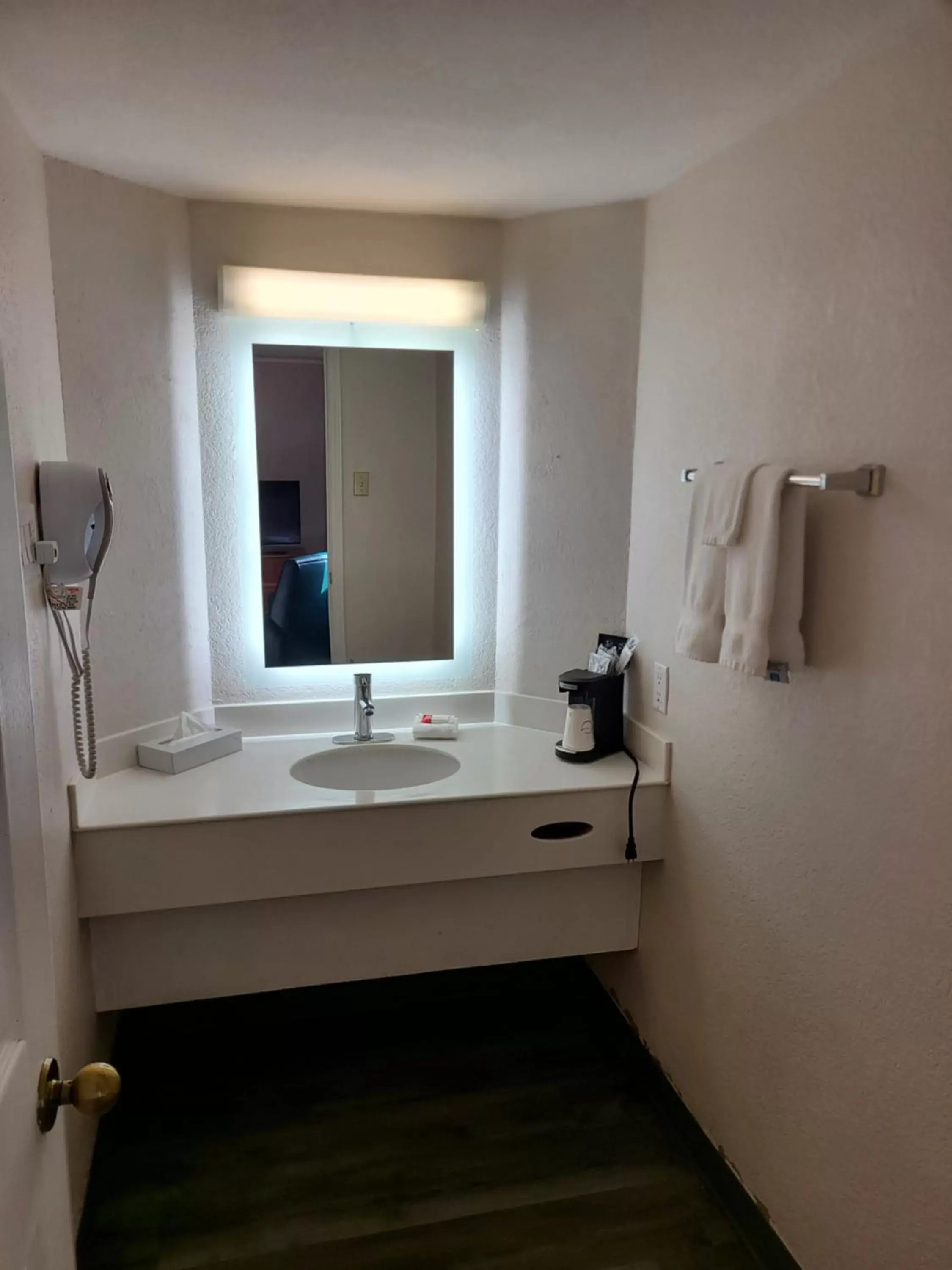 Bathroom in La Quinta Inn by Wyndham Farmington