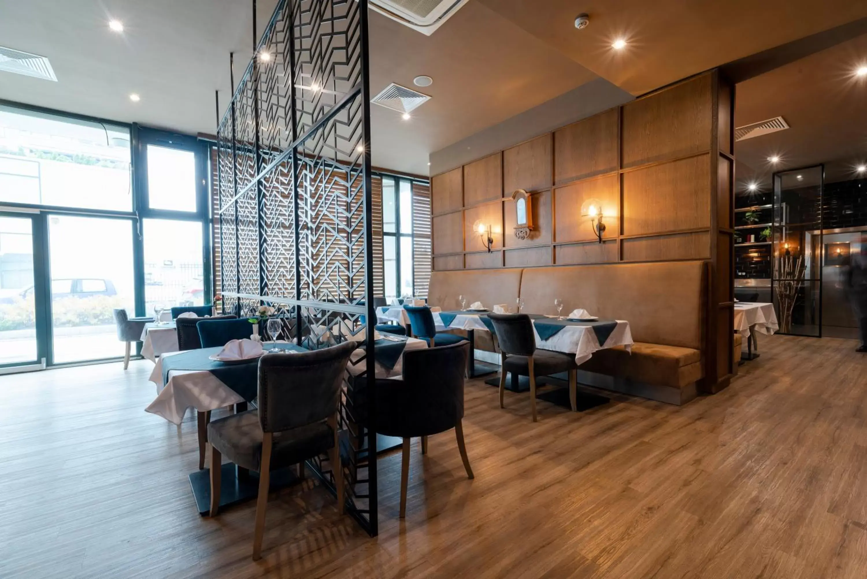 Restaurant/places to eat in Vitosha Park Hotel - Free Indoor Pool & Parking Restaurant/places to eat in Vitosha Park Hotel - Free Indoor Pool & Parking