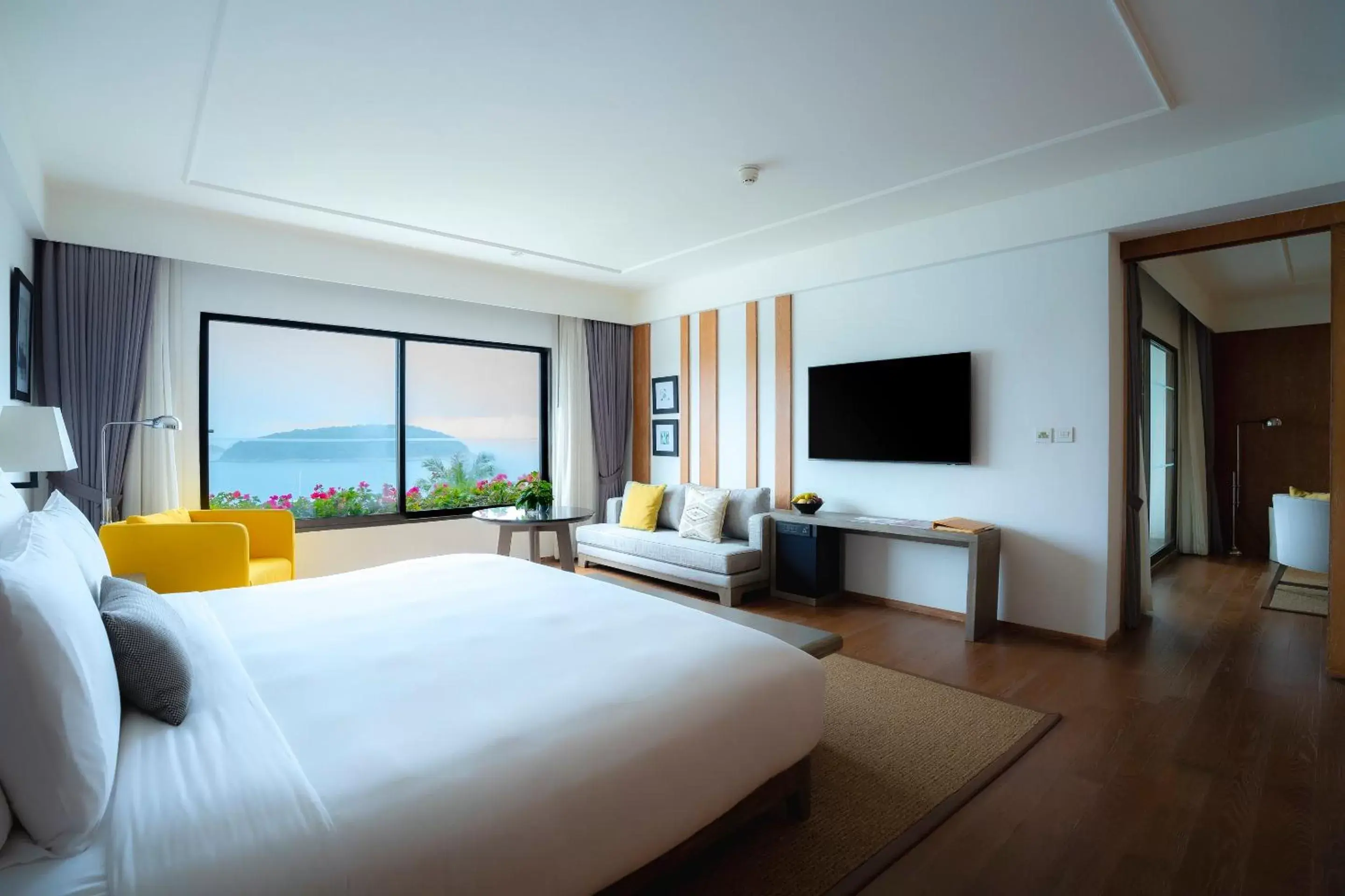 Royal Ocean View Suite in The Nai Harn - SHA Extra Plus