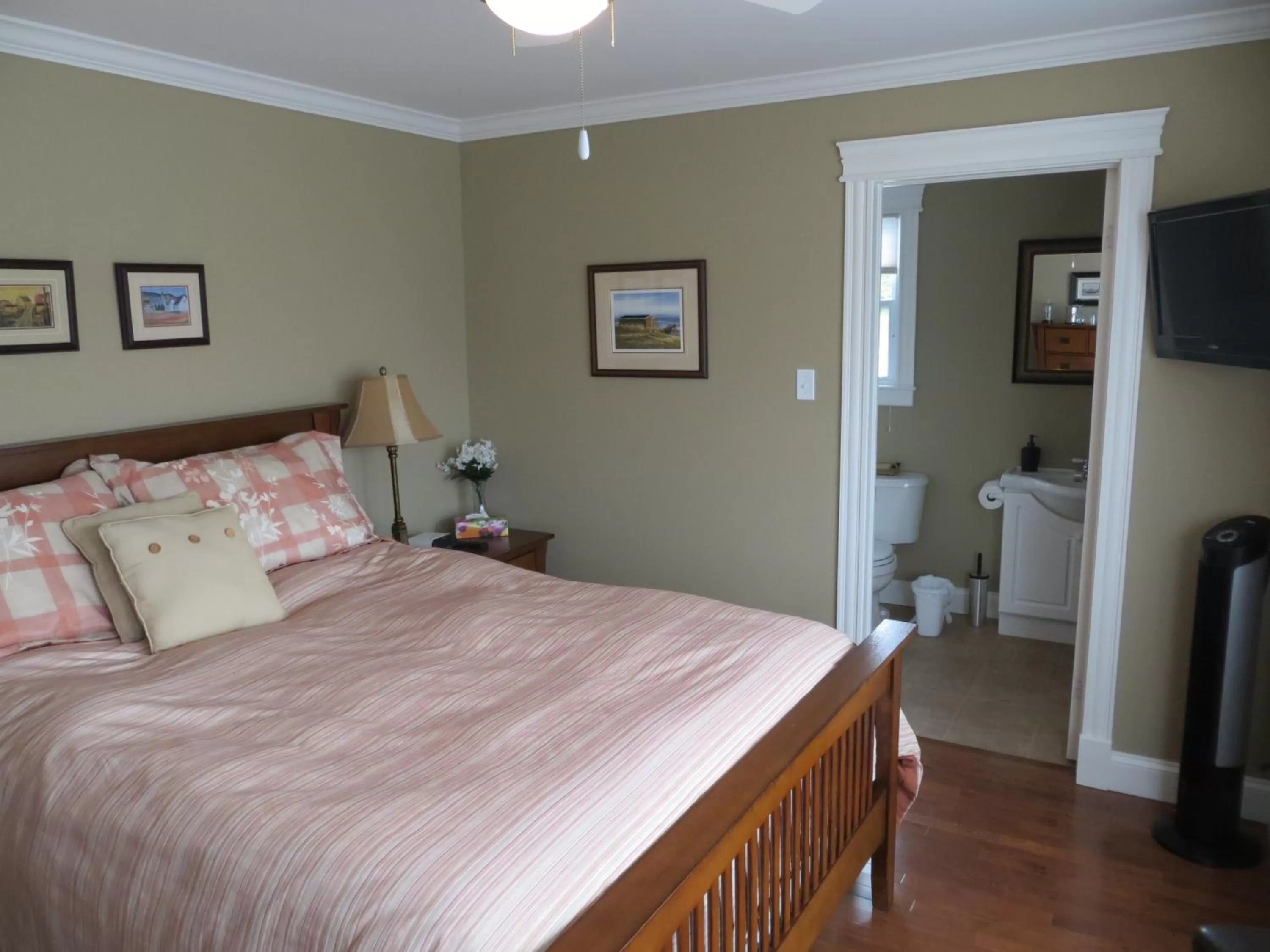 Bed in Lancaster Inn B&B