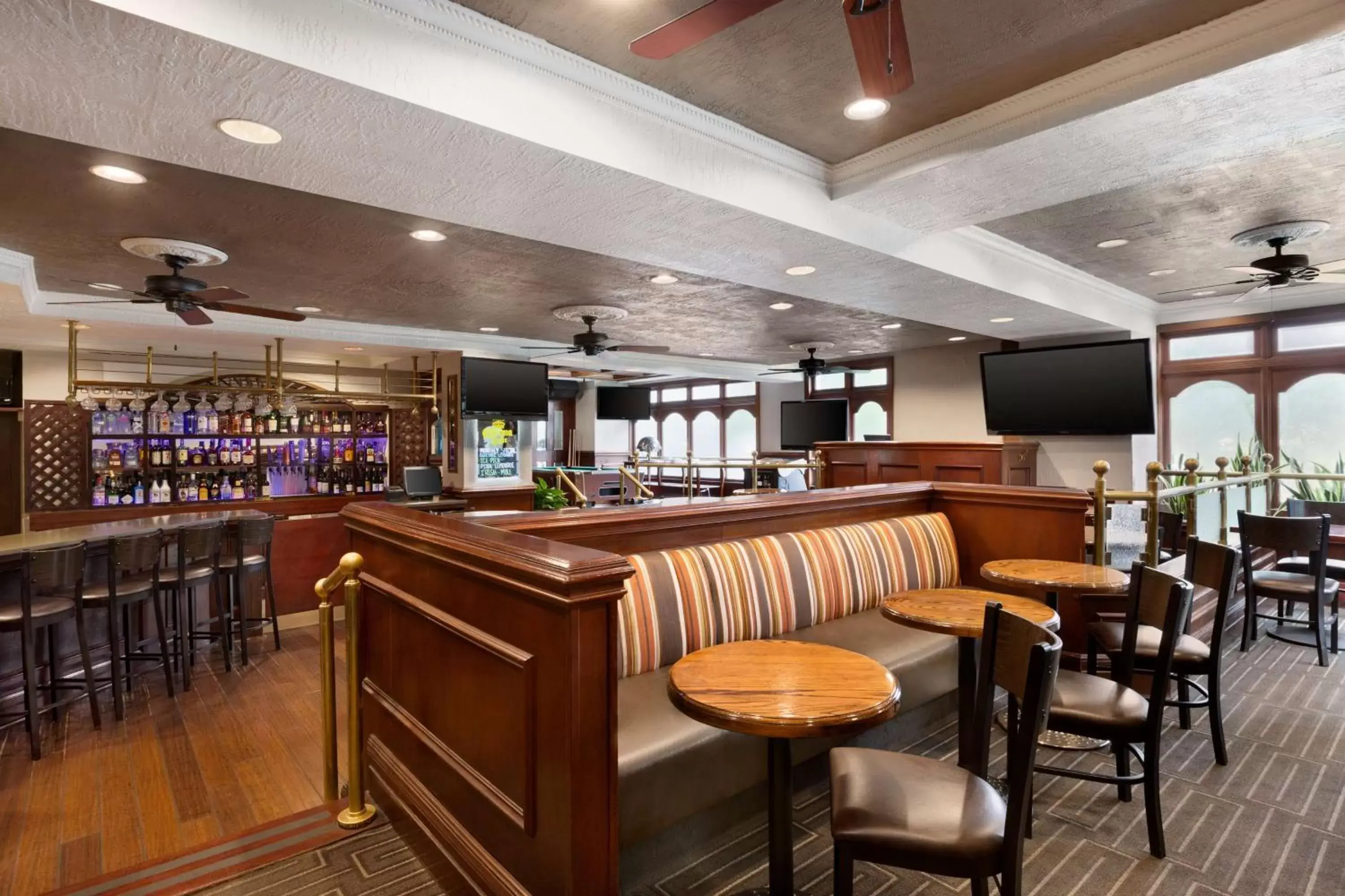Lounge or bar, Lounge/Bar in Embassy Suites Dallas - DFW International Airport South