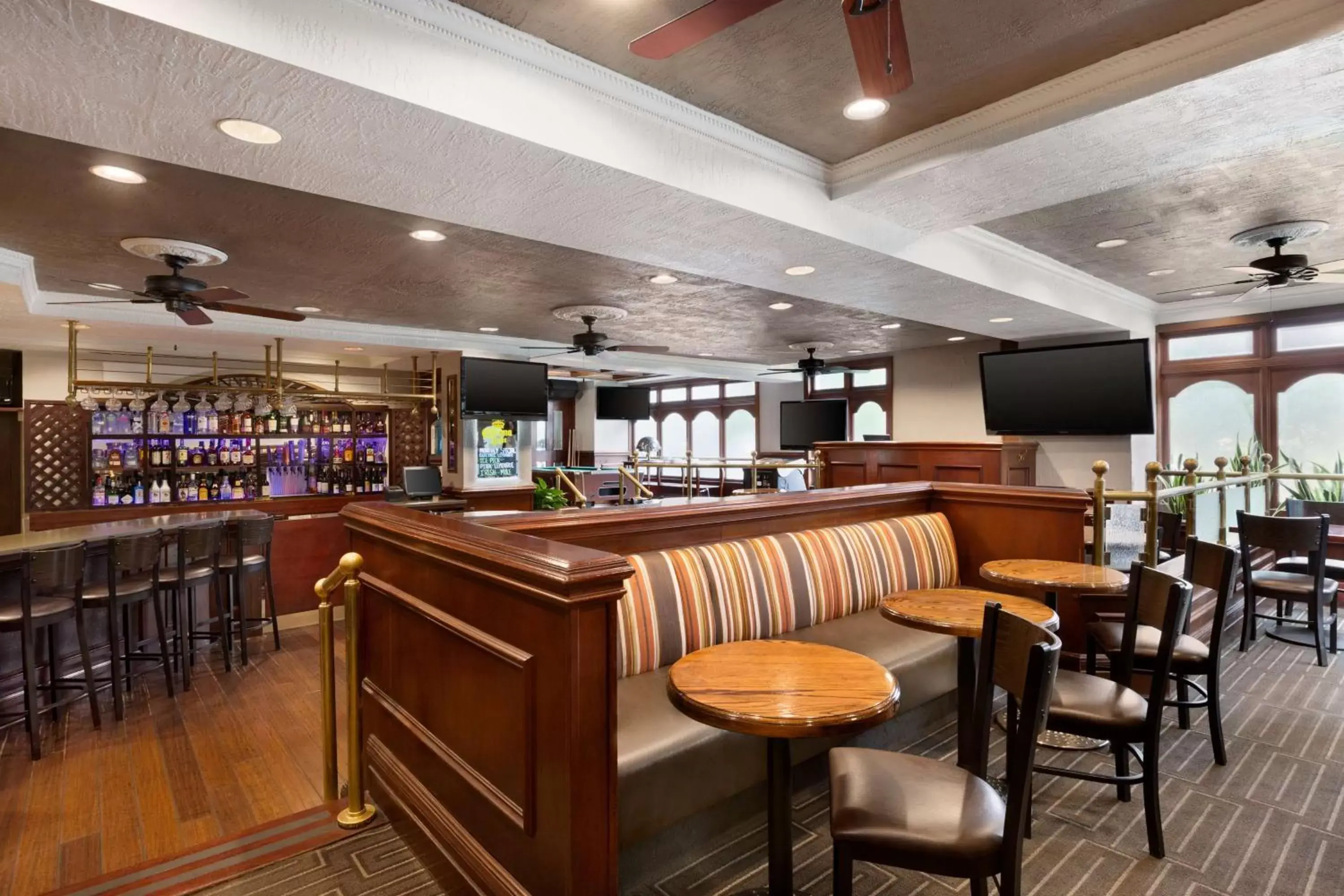 Lounge or bar in Embassy Suites by Hilton Dallas DFW Airport South Lounge or bar in Embassy Suites by Hilton Dallas DFW Airport South