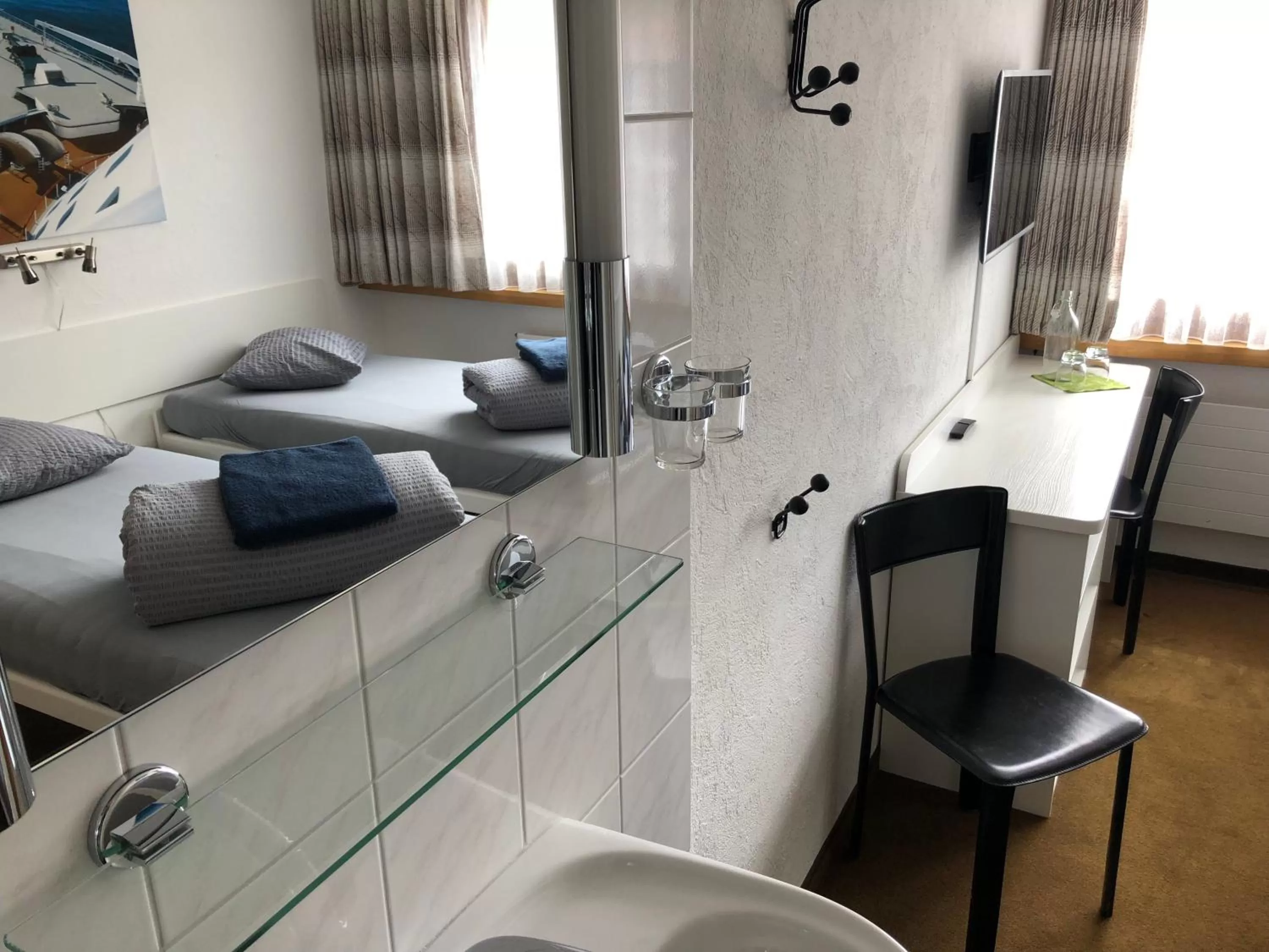 Photo of the whole room, Bed in Catrina Lodge