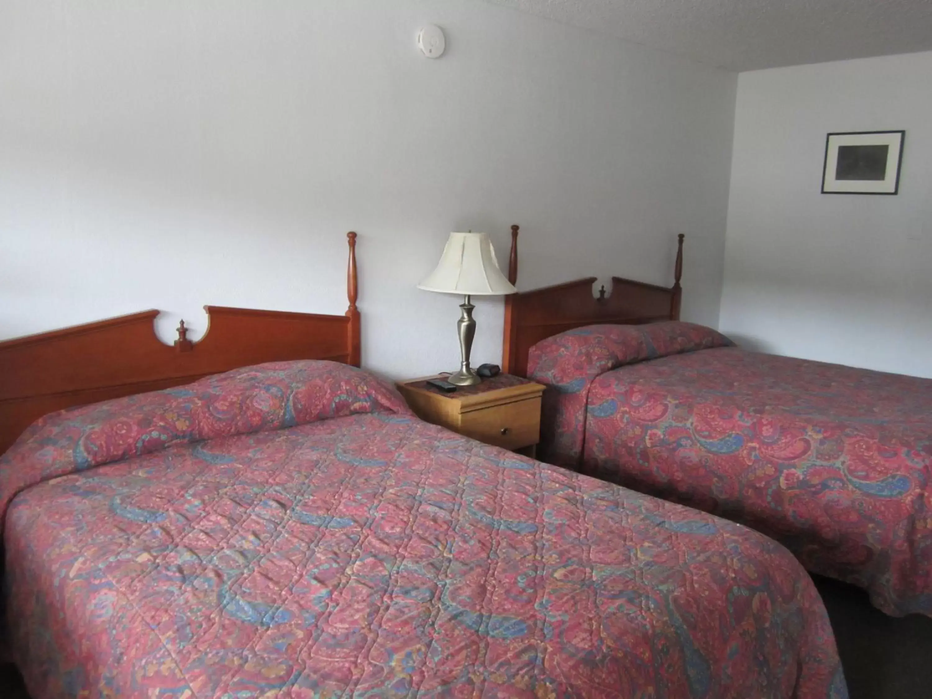 Bed in Bonanza Gold Motel