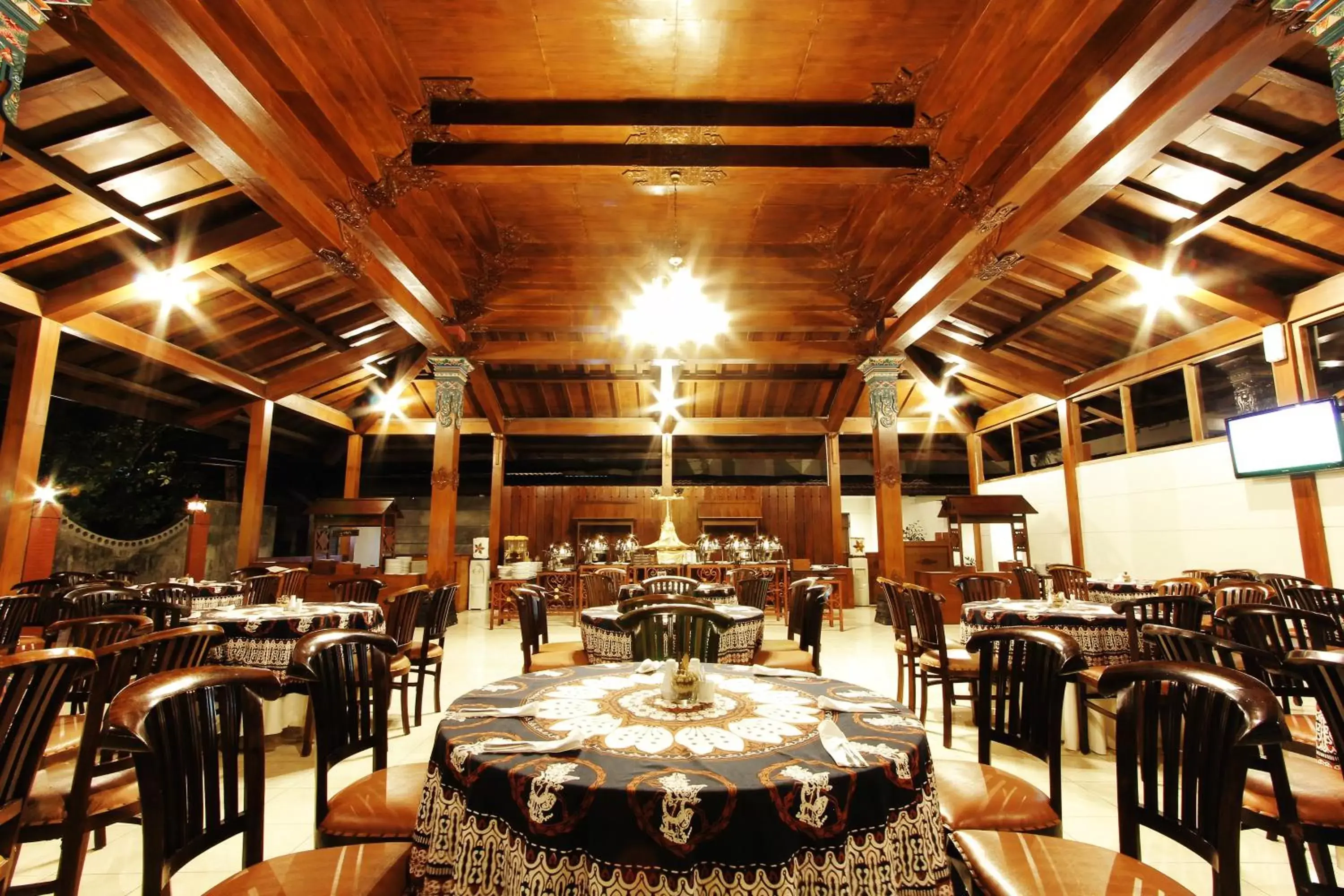 Restaurant/Places to Eat in Cakra Kusuma Hotel