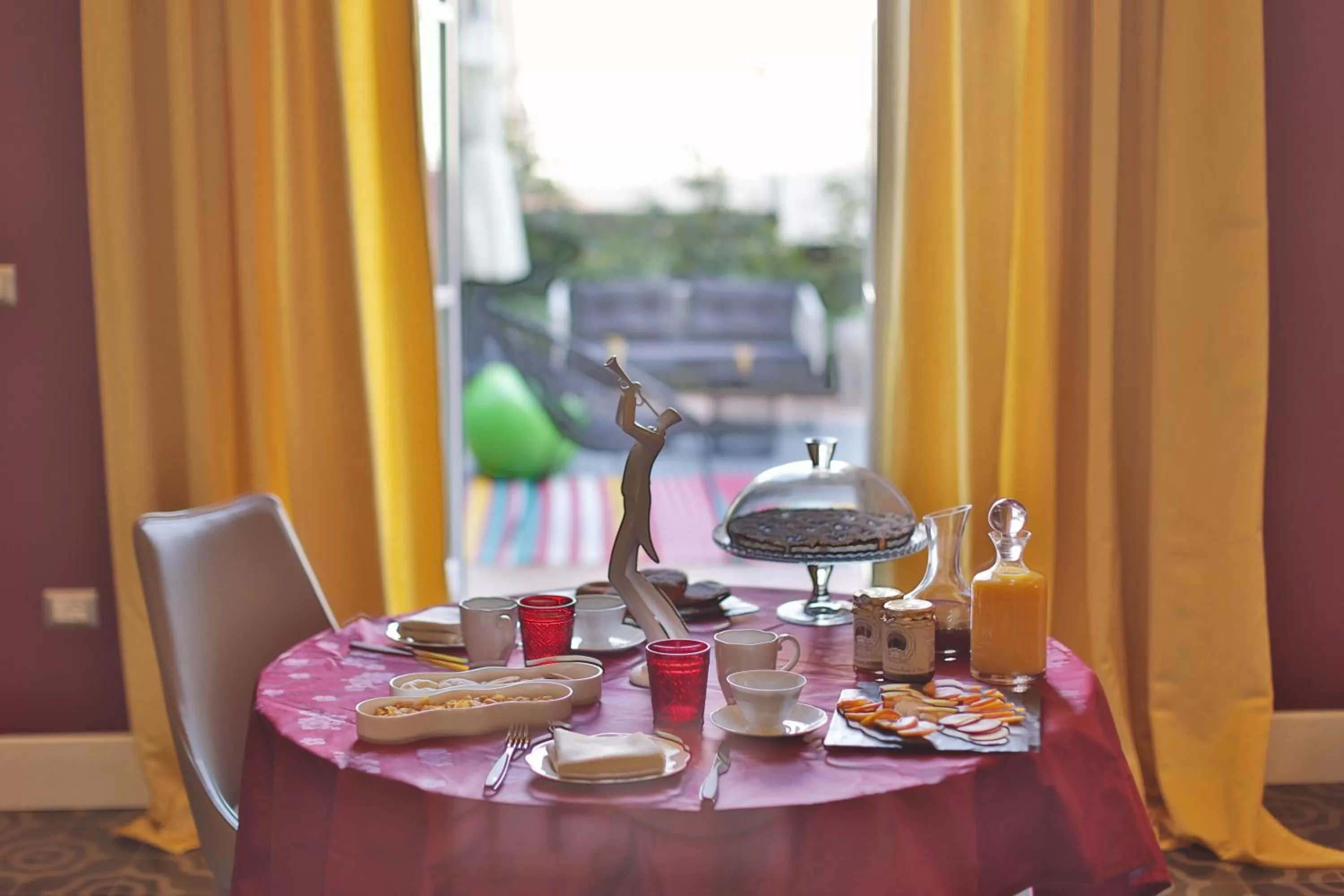 Communal lounge/ TV room in Palazzo Cannavina Suite & Private SPA