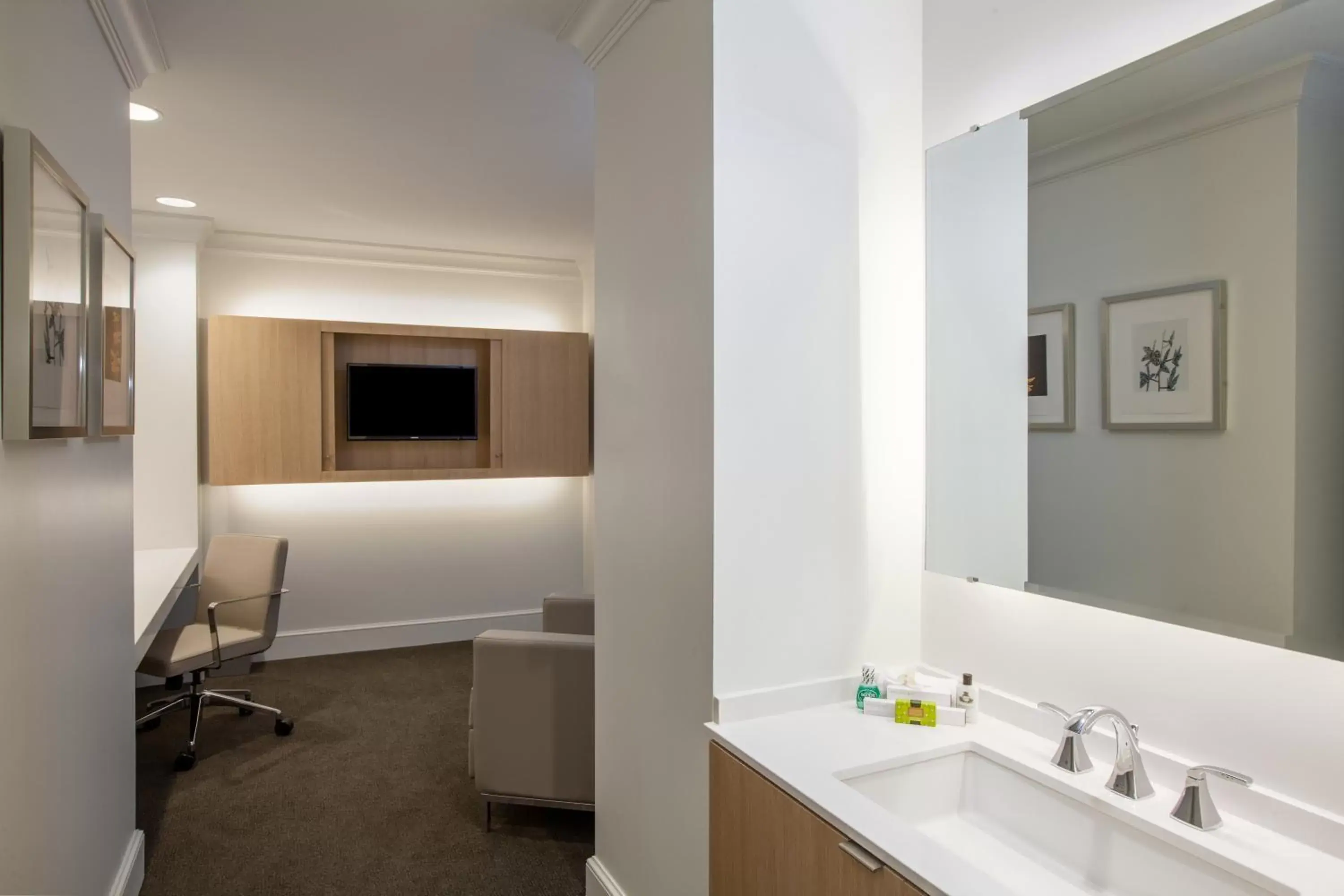Photo of the whole room, Bathroom in InterContinental Cleveland, an IHG Hotel