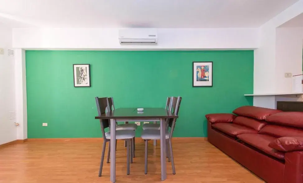 Dining Area in Urquiza Apart Hotel & Suites