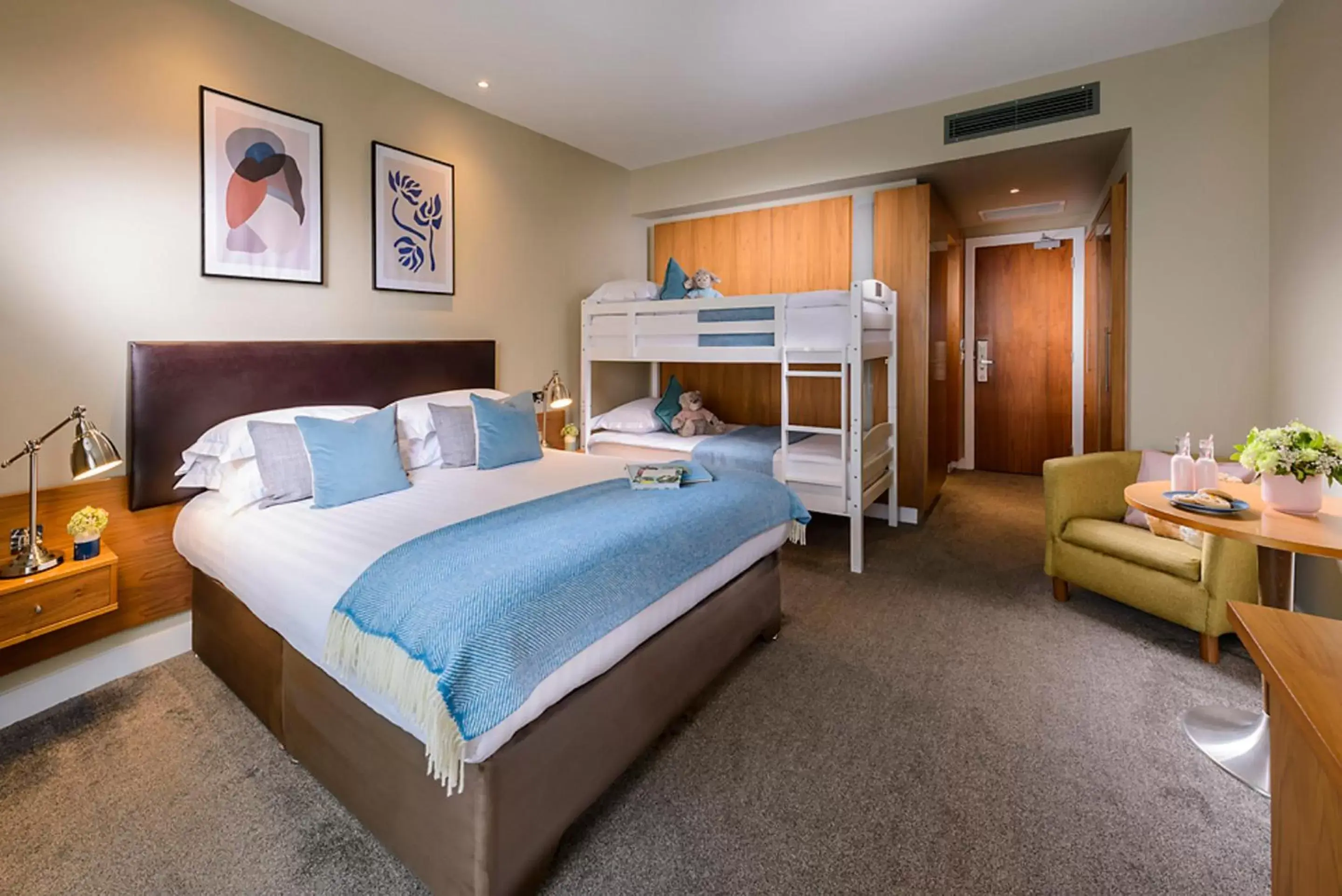 Bedroom, Bunk Bed in Manor West Hotel & Leisure Club