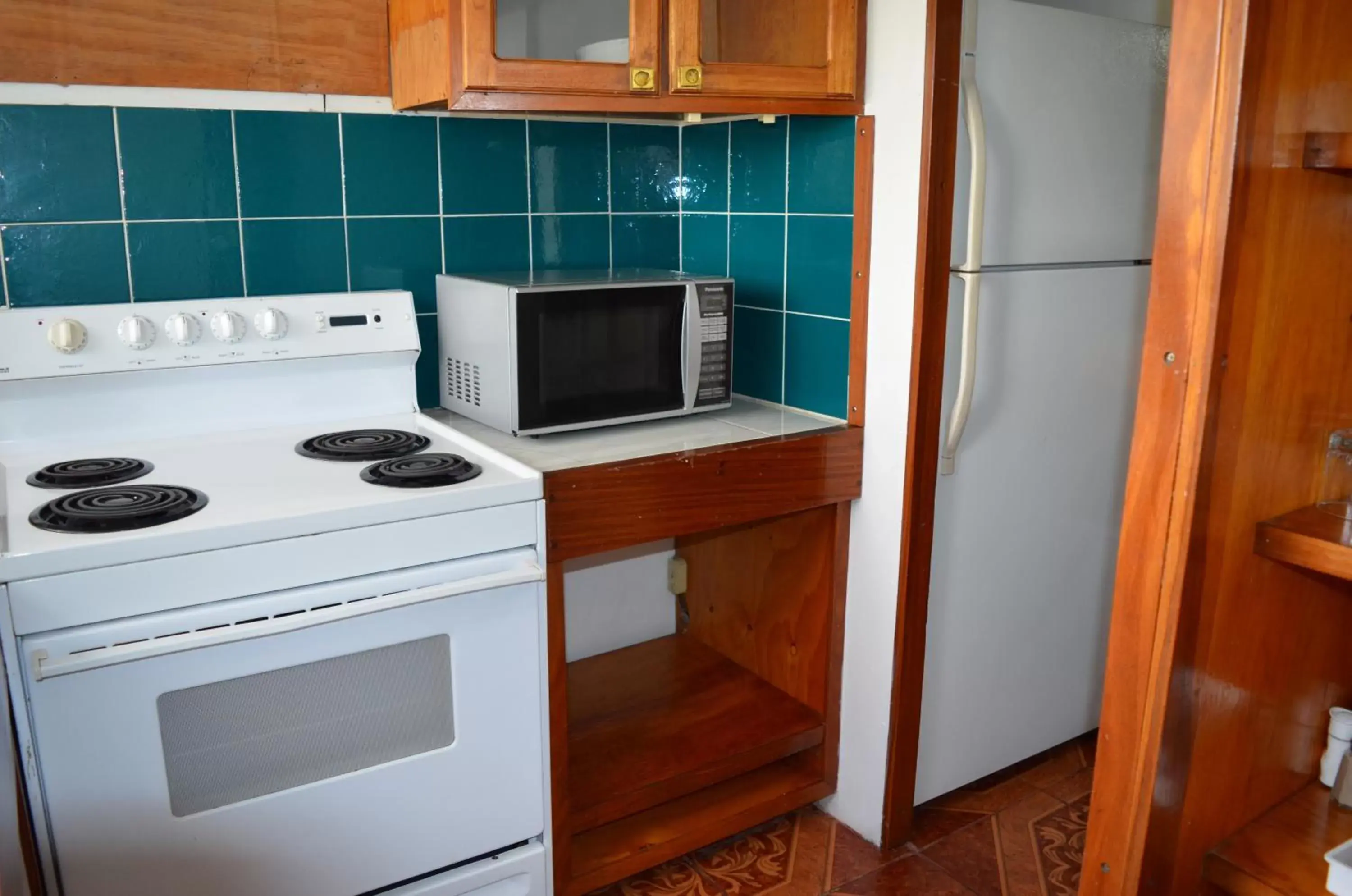 Kitchen or kitchenette, Kitchen/Kitchenette in Sportsmens Lodge