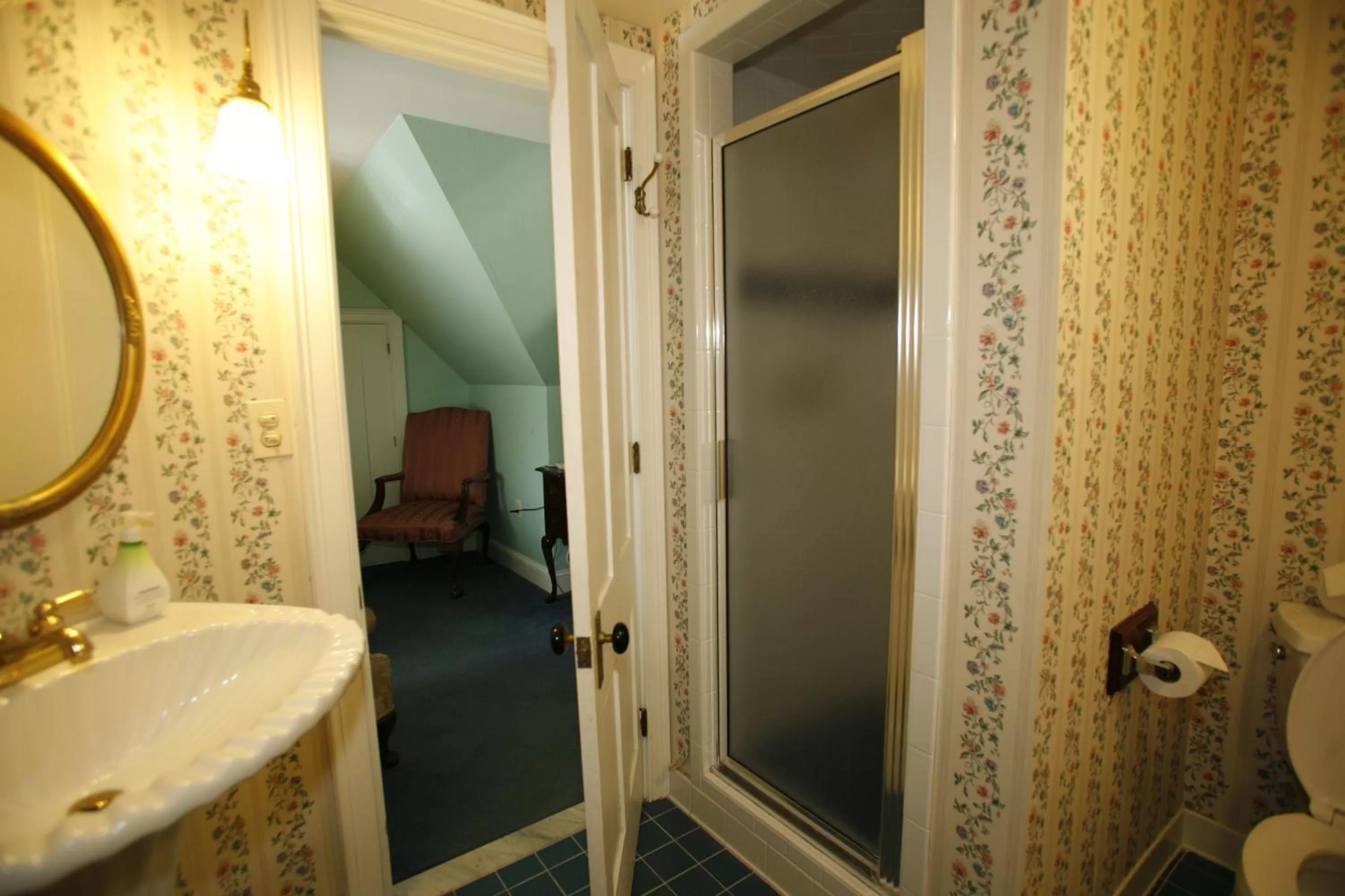 Bathroom in Parsonage Inn Bed and Breakfast