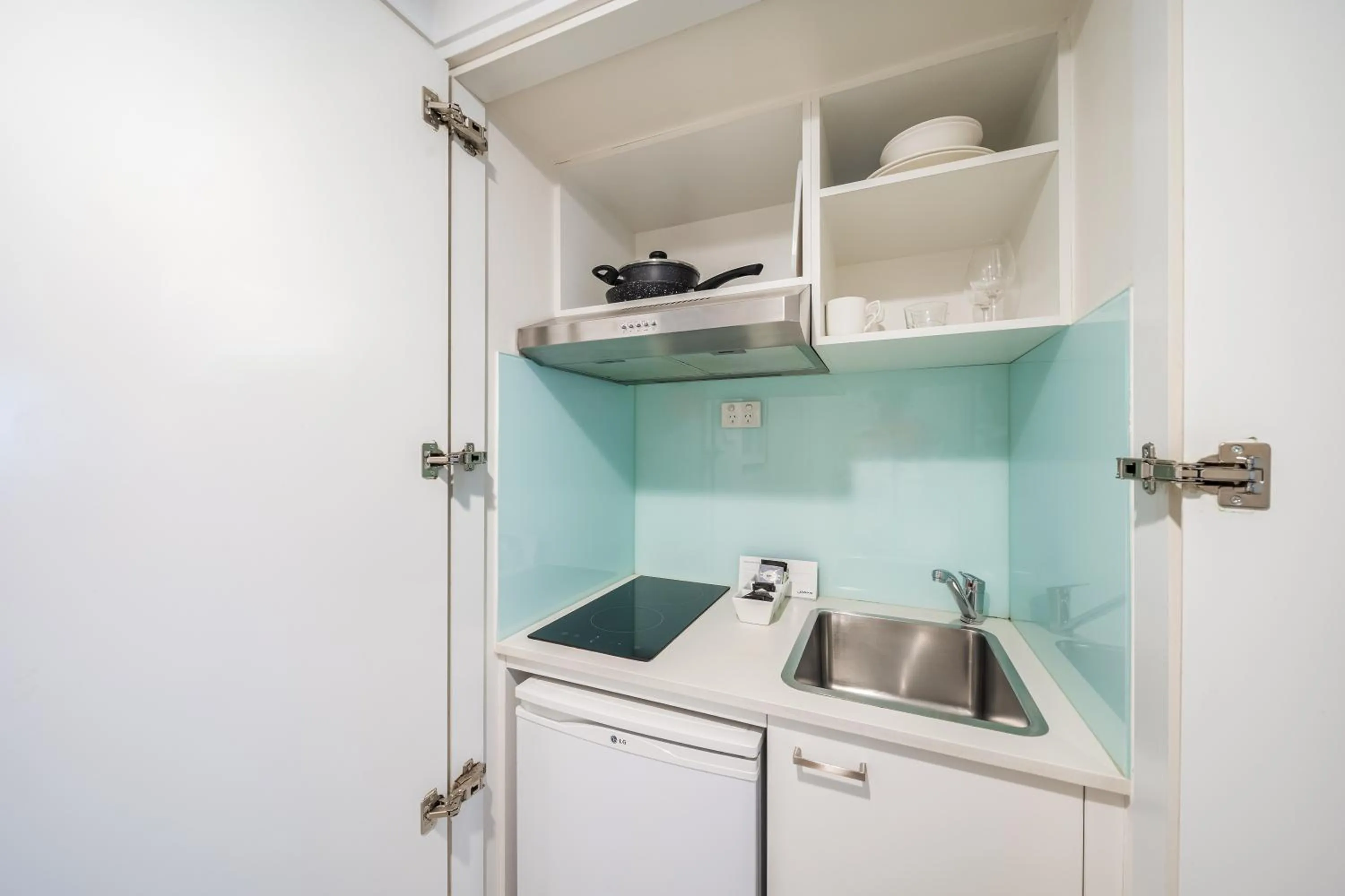 Kitchen or kitchenette in Oaks Sydney Castlereagh Suites