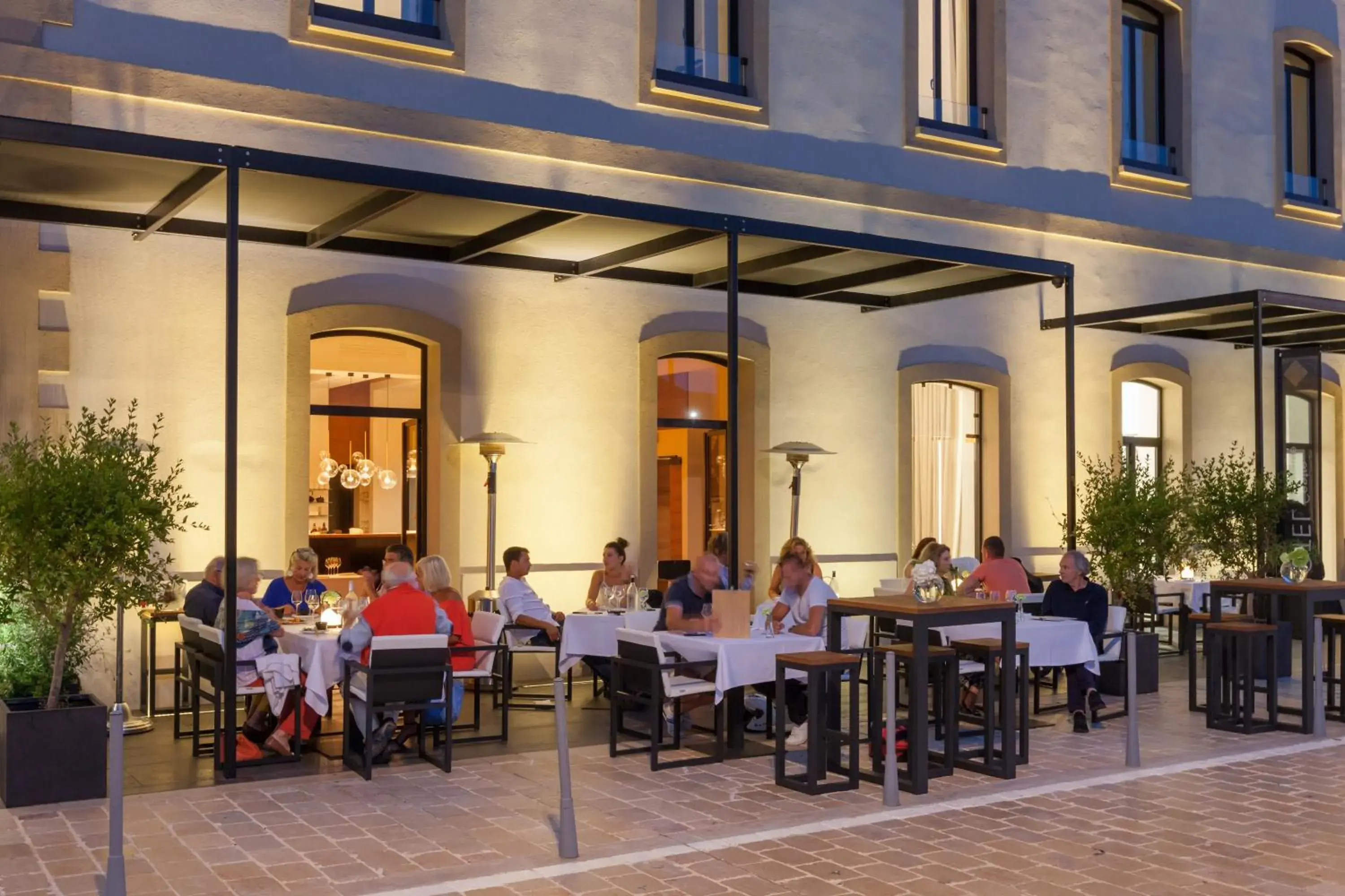 Patio, Restaurant/Places to Eat in Hotel Centre Nautique