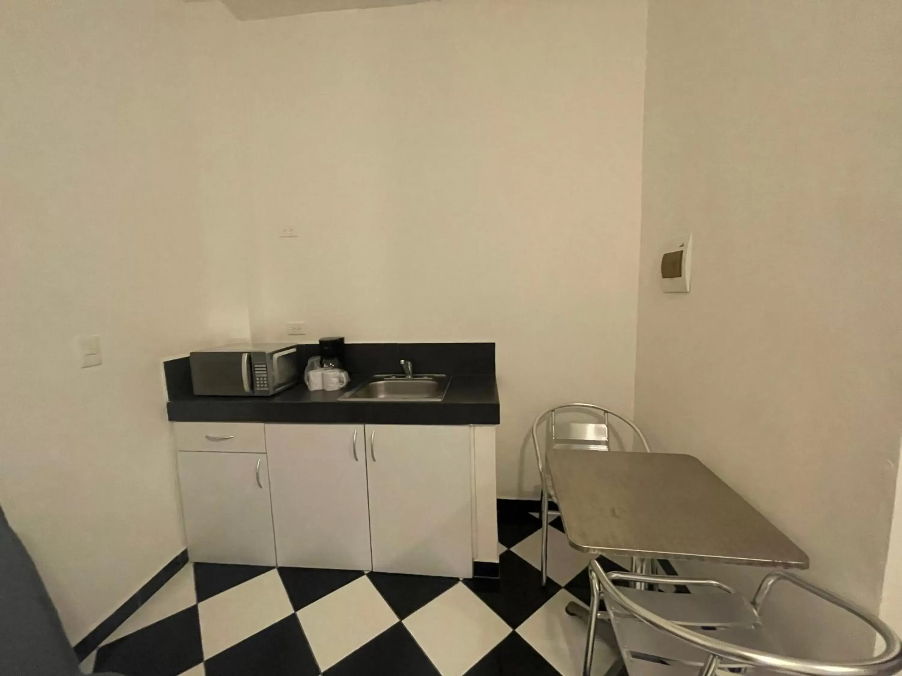 Kitchen or kitchenette in WINDAY HOTEL - Cerca 5a Avenida