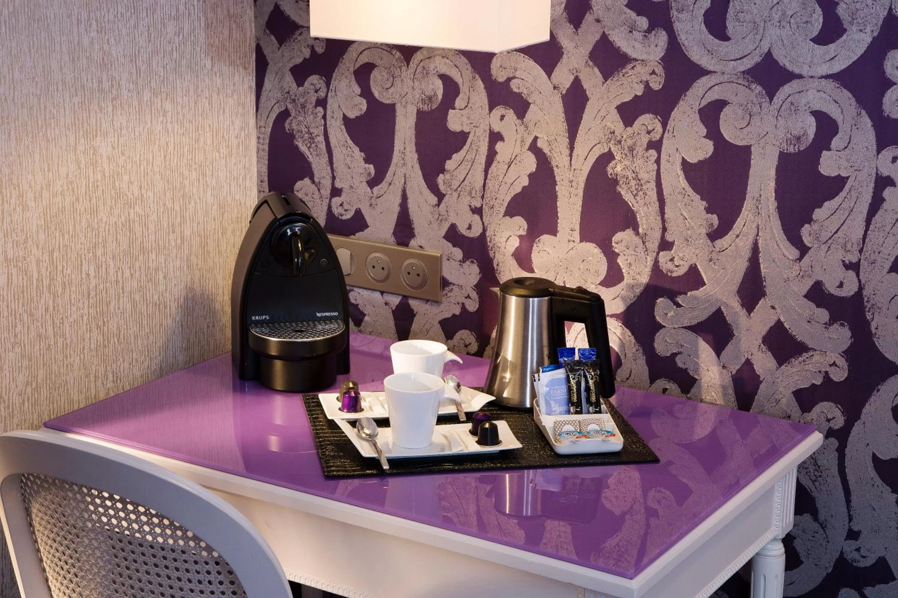 Coffee/tea facilities in Hôtel Victor Hugo Paris Kléber