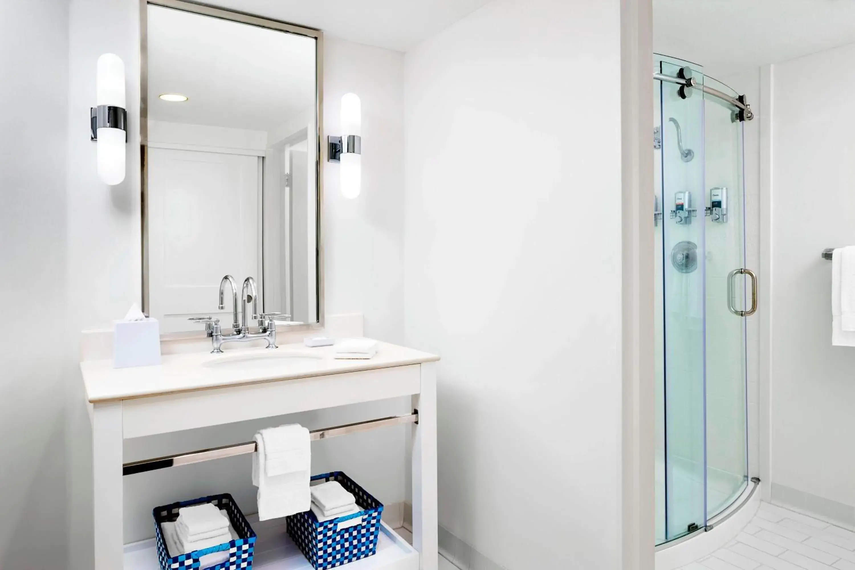 Bathroom in Four Points By Sheraton Ventura Harbor Resort