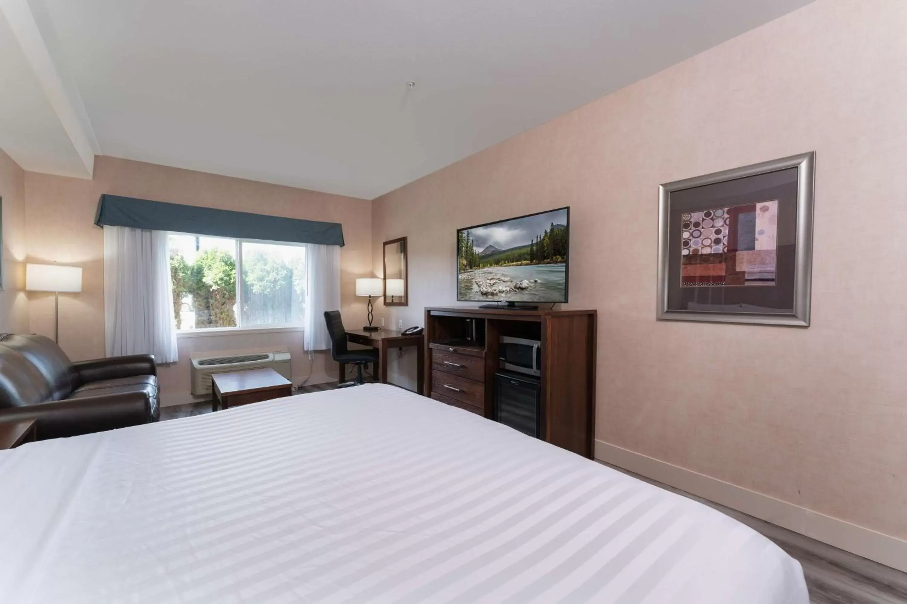 Bedroom, Bed in Best Western Cranbrook Hotel