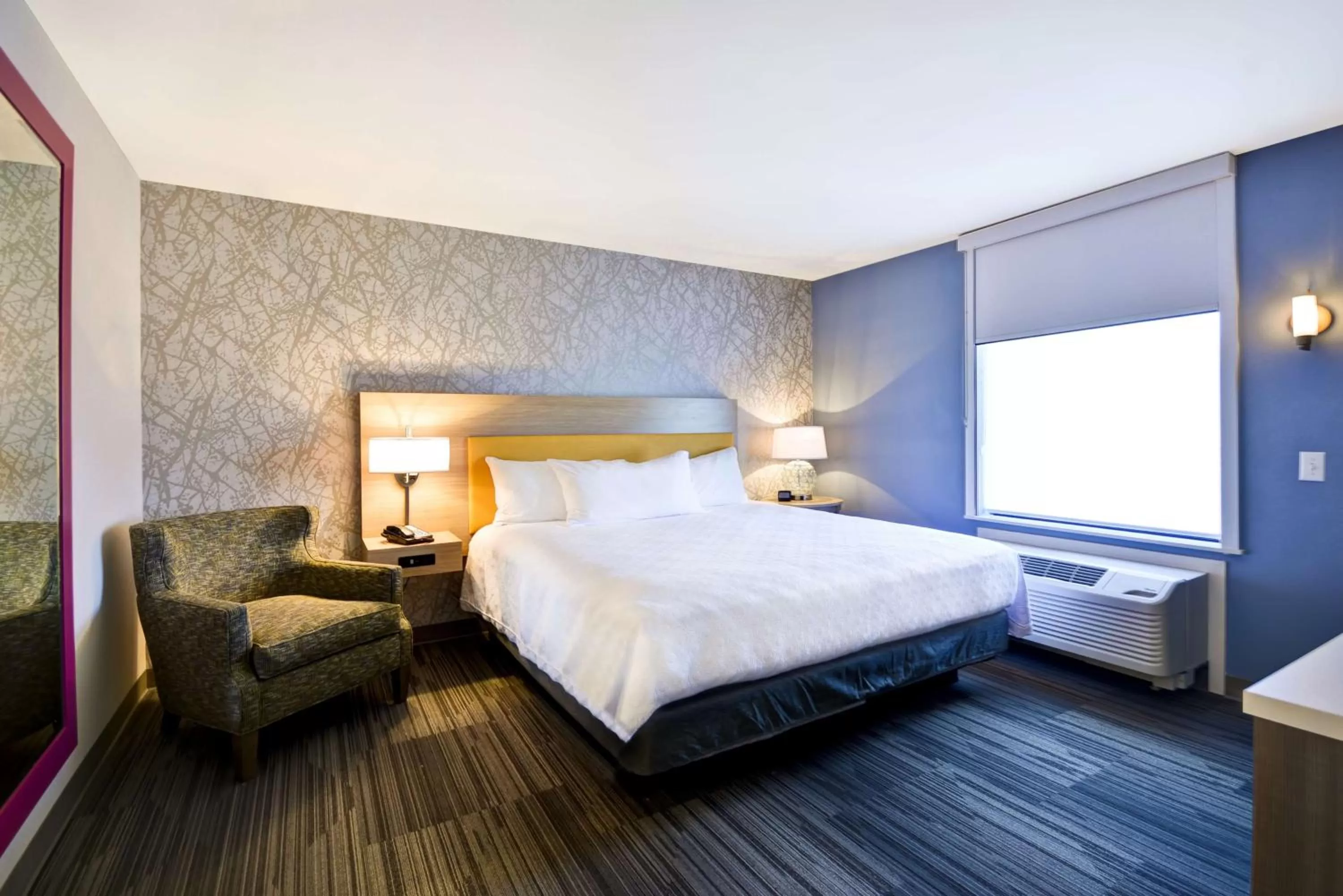 Bed in Home2 Suites by Hilton Kansas City KU Medical Center