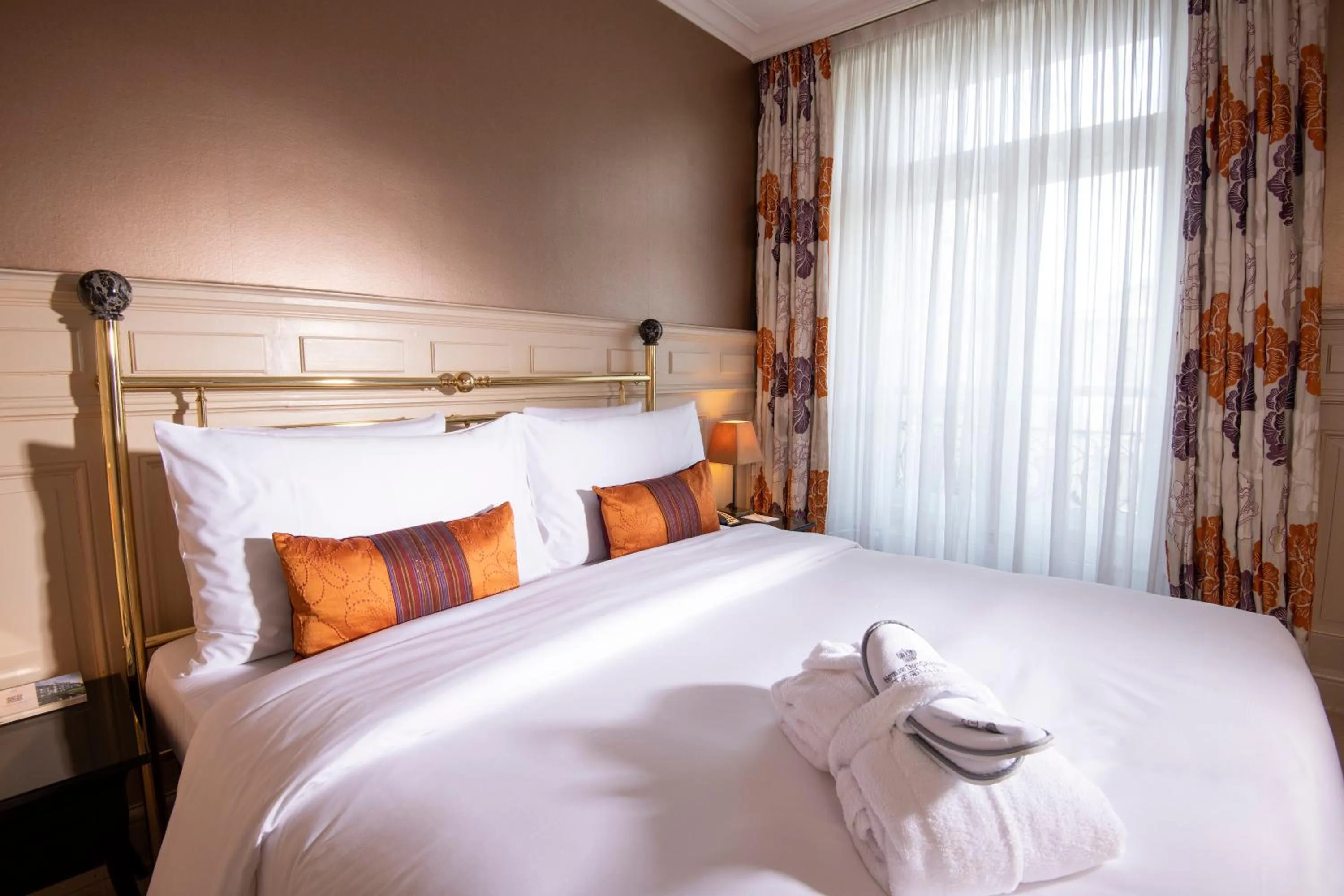 Bed in Hôtel Des Trois Couronnes & Spa - The Leading Hotels of the World