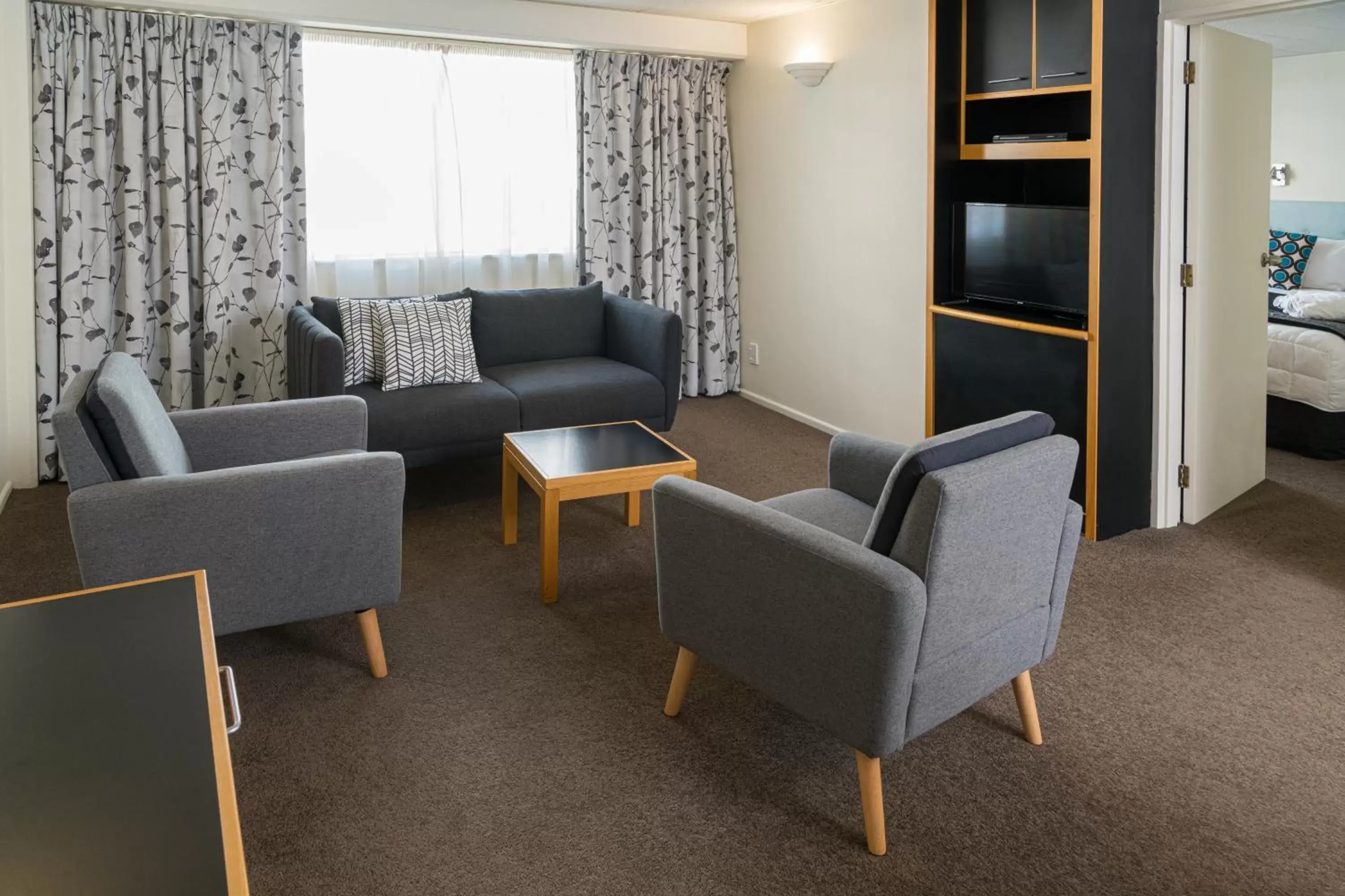 Living room, Seating Area in West Plaza Hotel