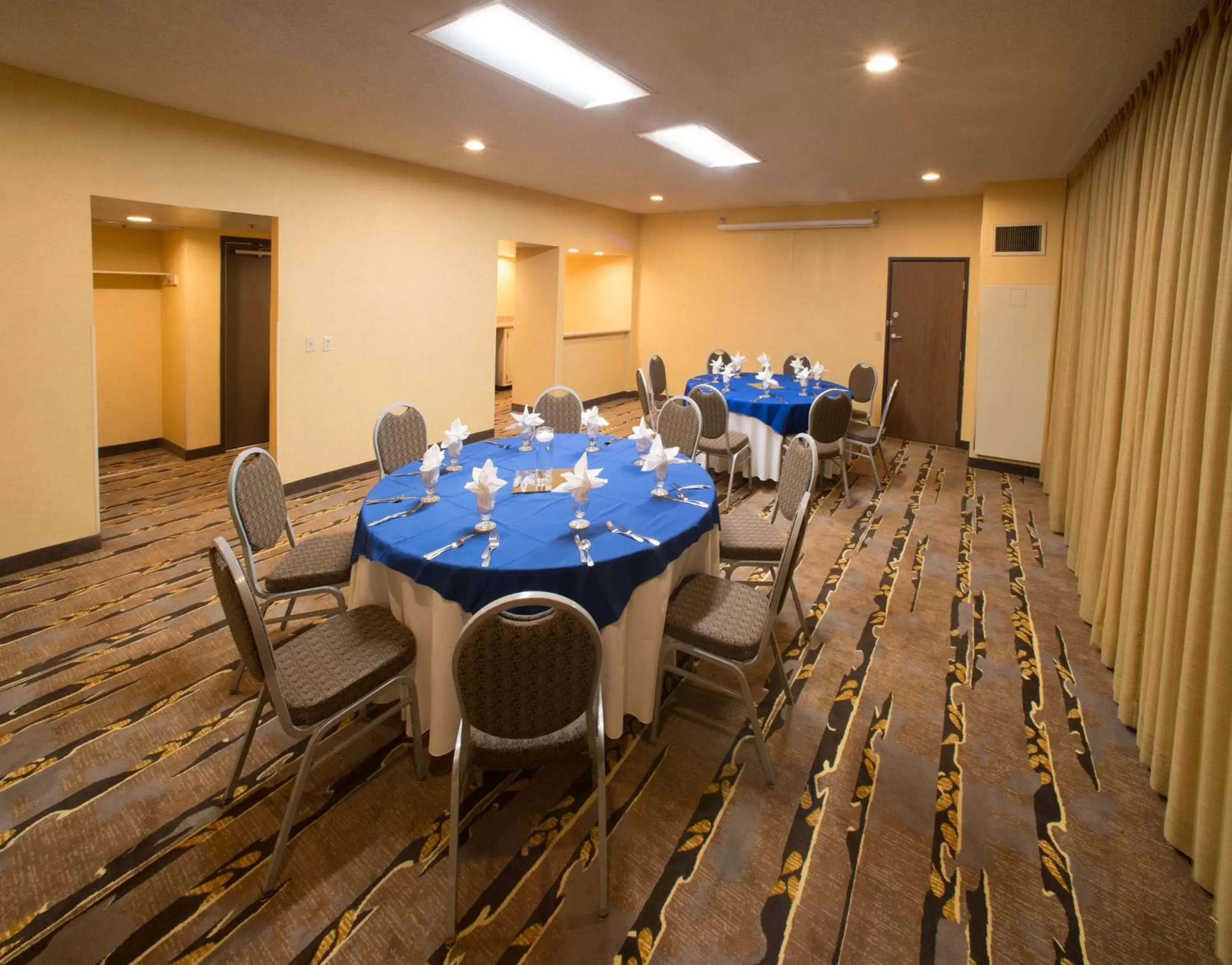 Banquet/Function facilities in Radisson Hotel Santa Maria