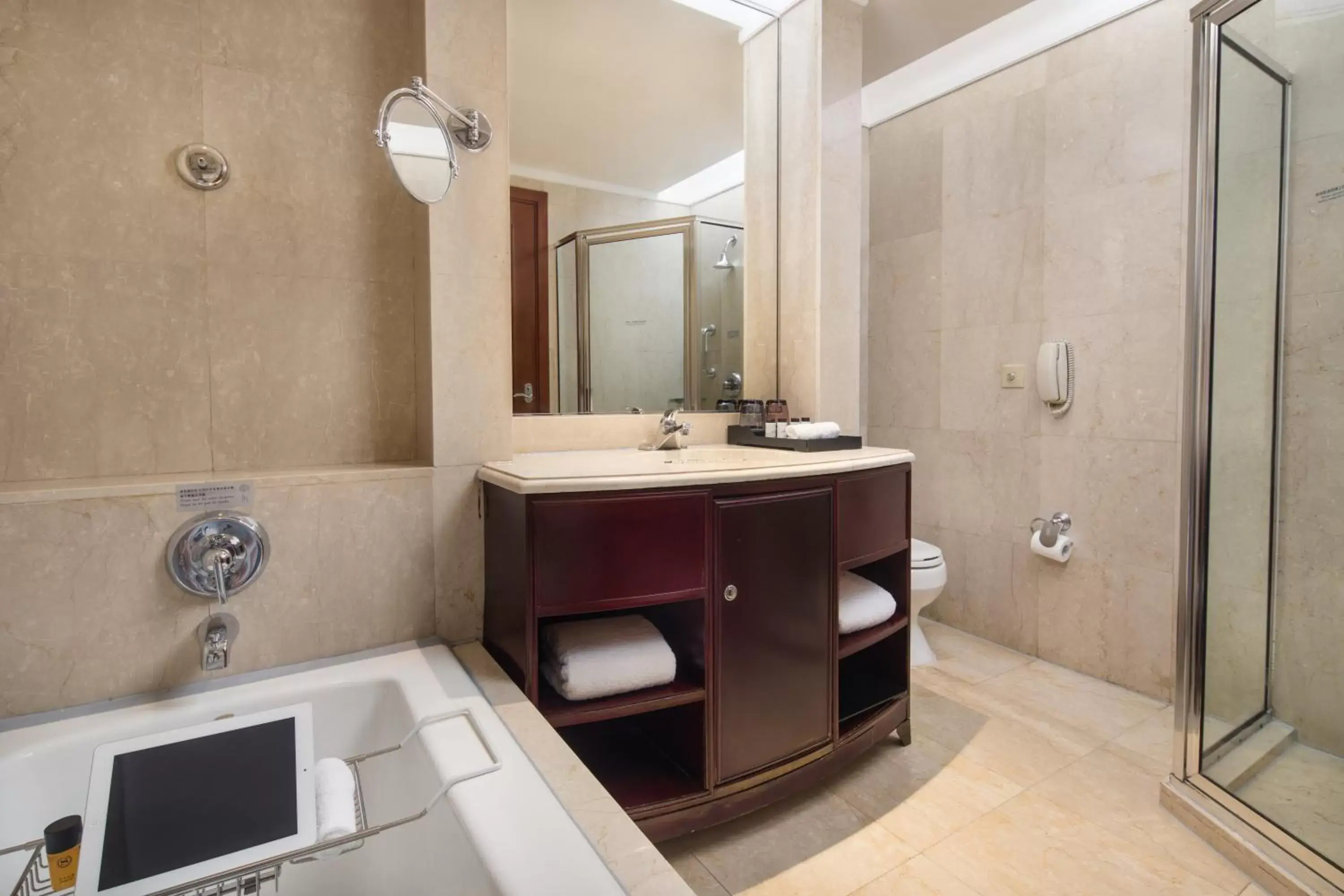 Property building, Bathroom in Sheraton Nanjing Kingsley Hotel & Towers