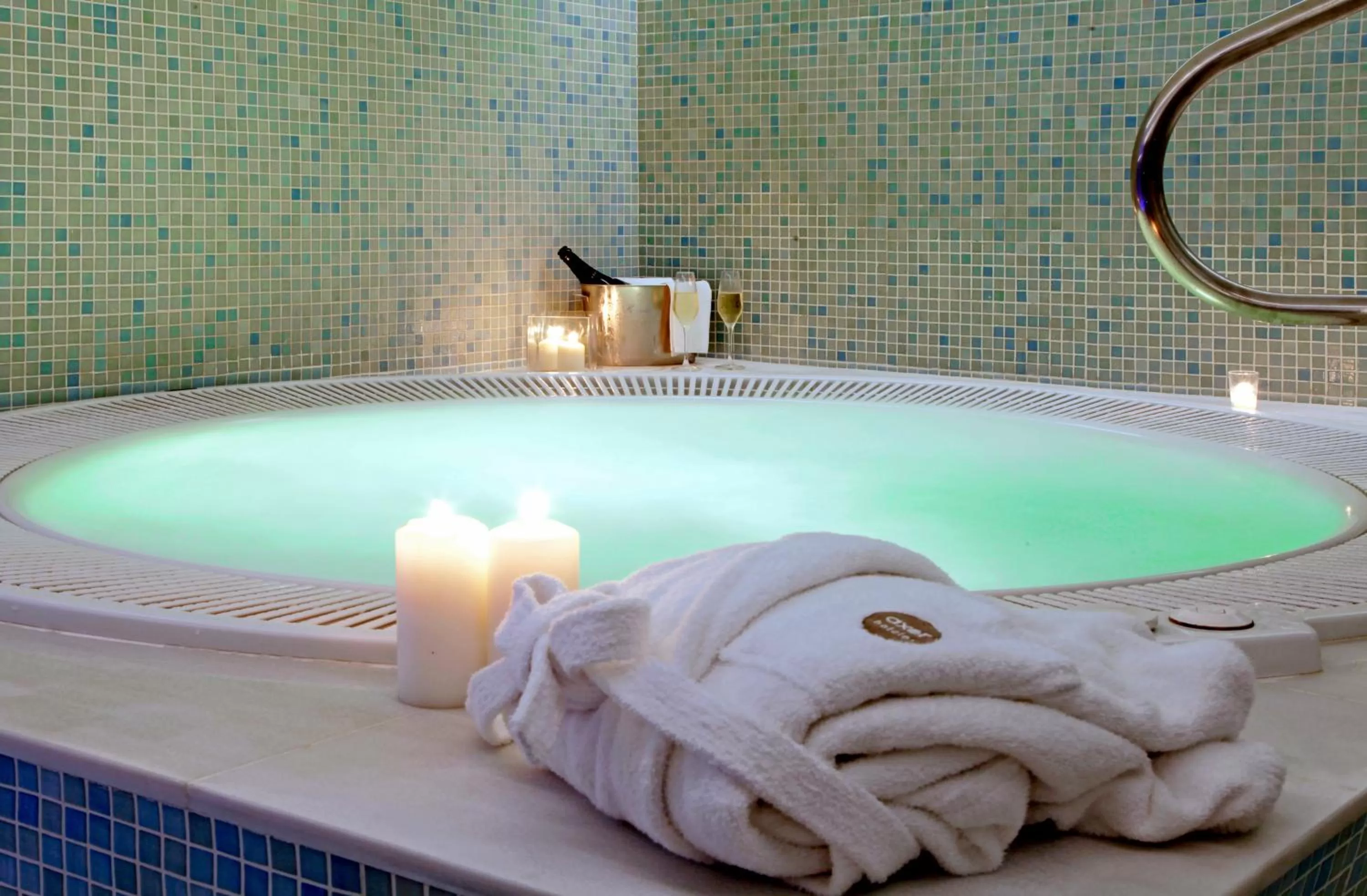 Hot Tub in Axor Barajas