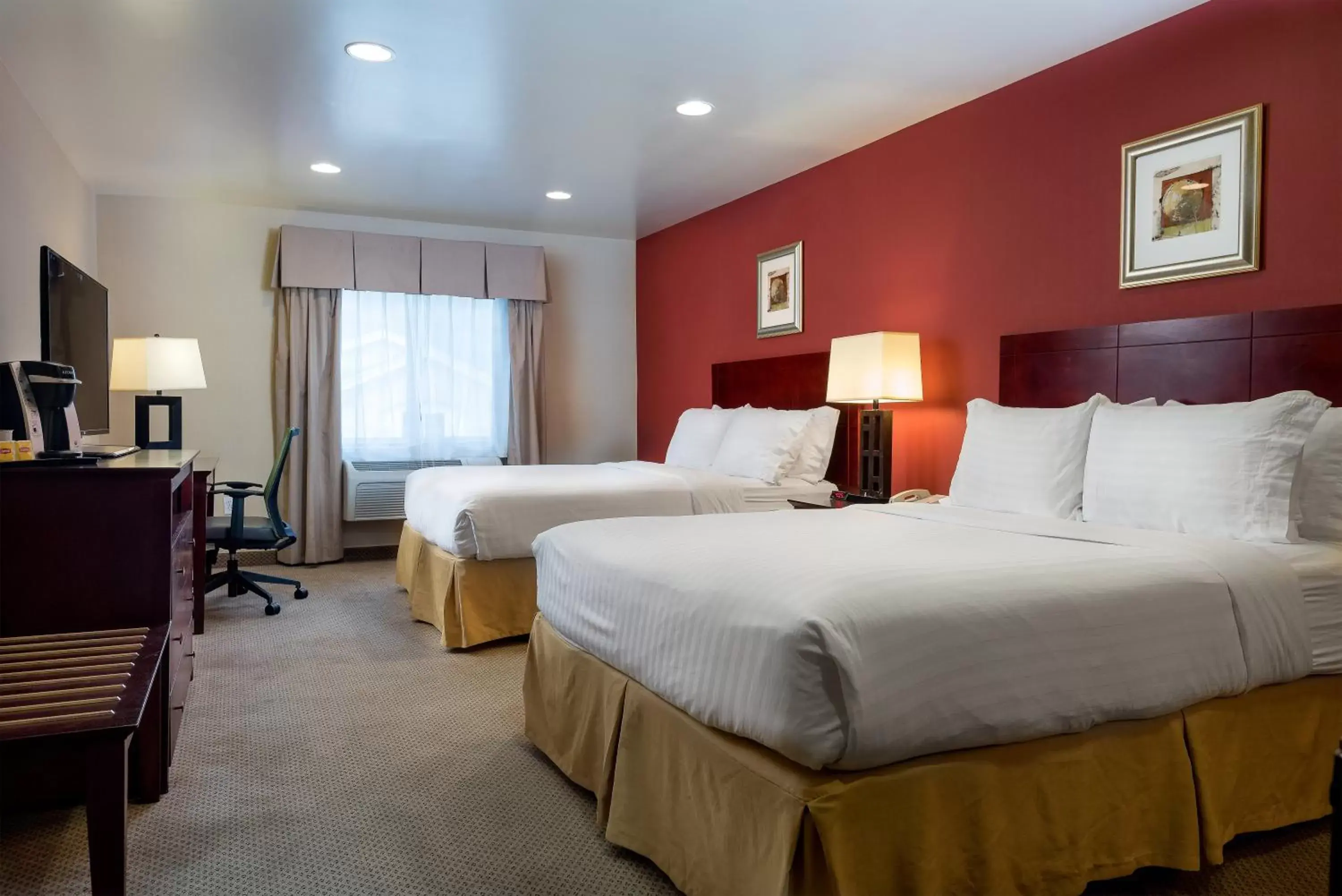 Queen Room with Two Queen Beds in Holiday Inn Express Hotel & Suites Los Angeles Airport Hawthorne, an IHG Hotel