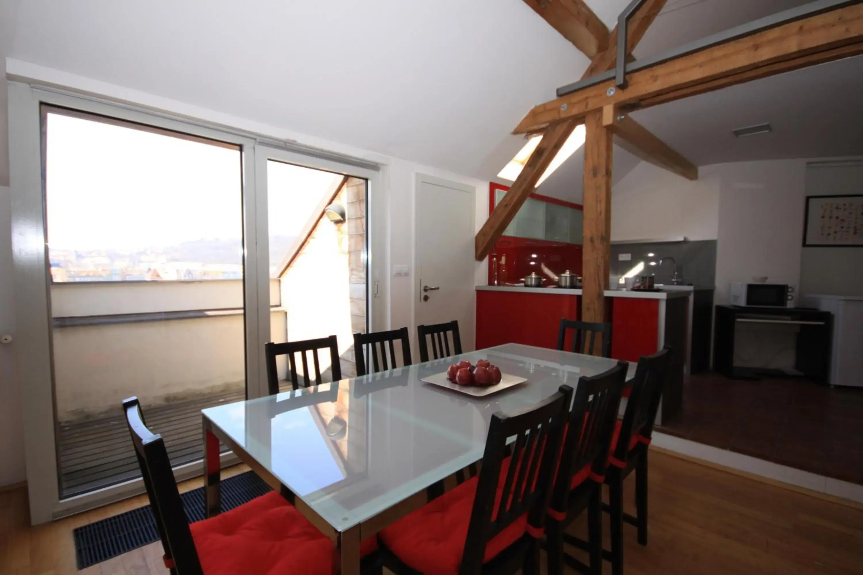 Kitchen or kitchenette, Dining Area in River View Residence