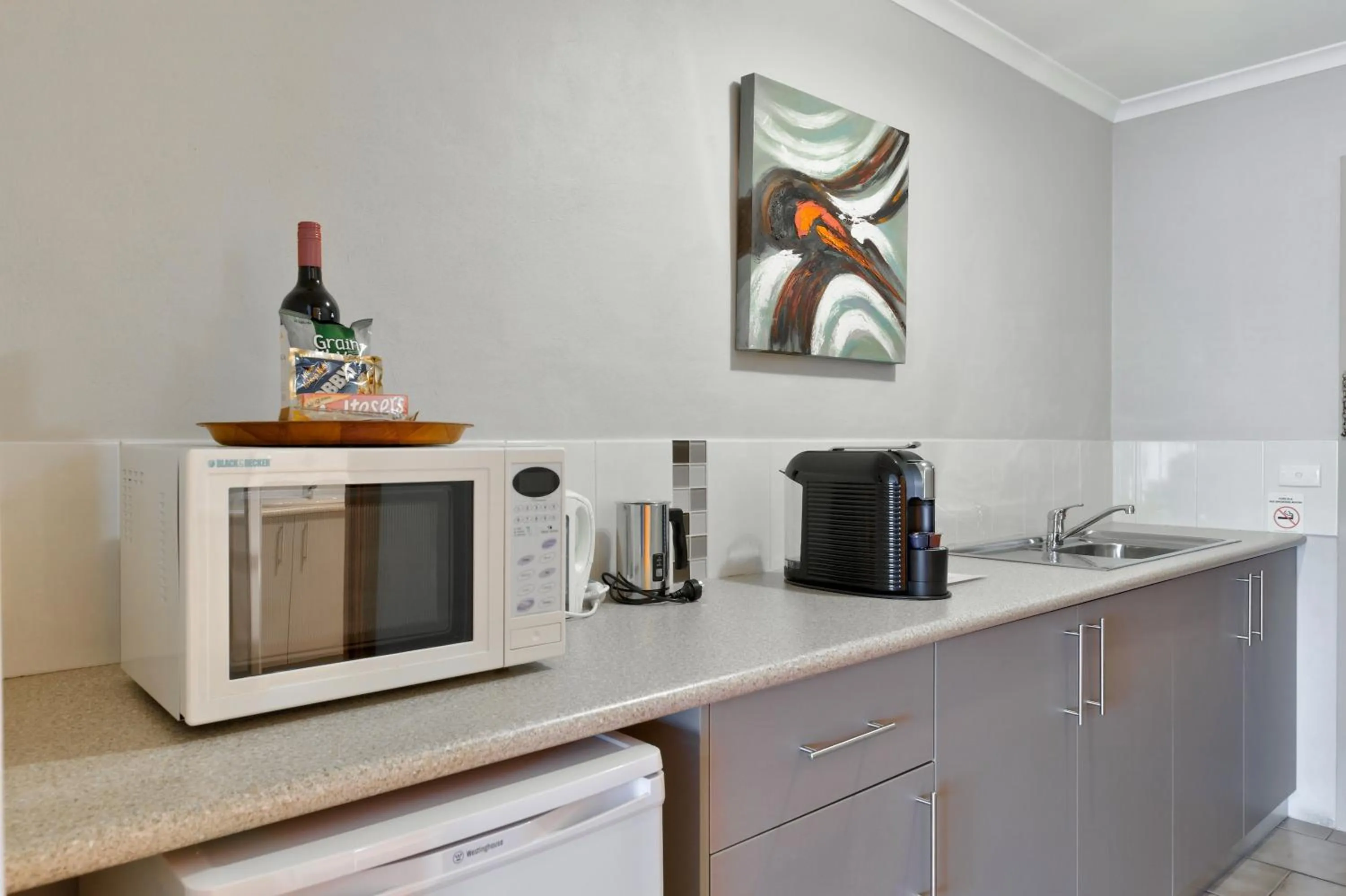 Kitchen or kitchenette in Hume Country Motor Inn