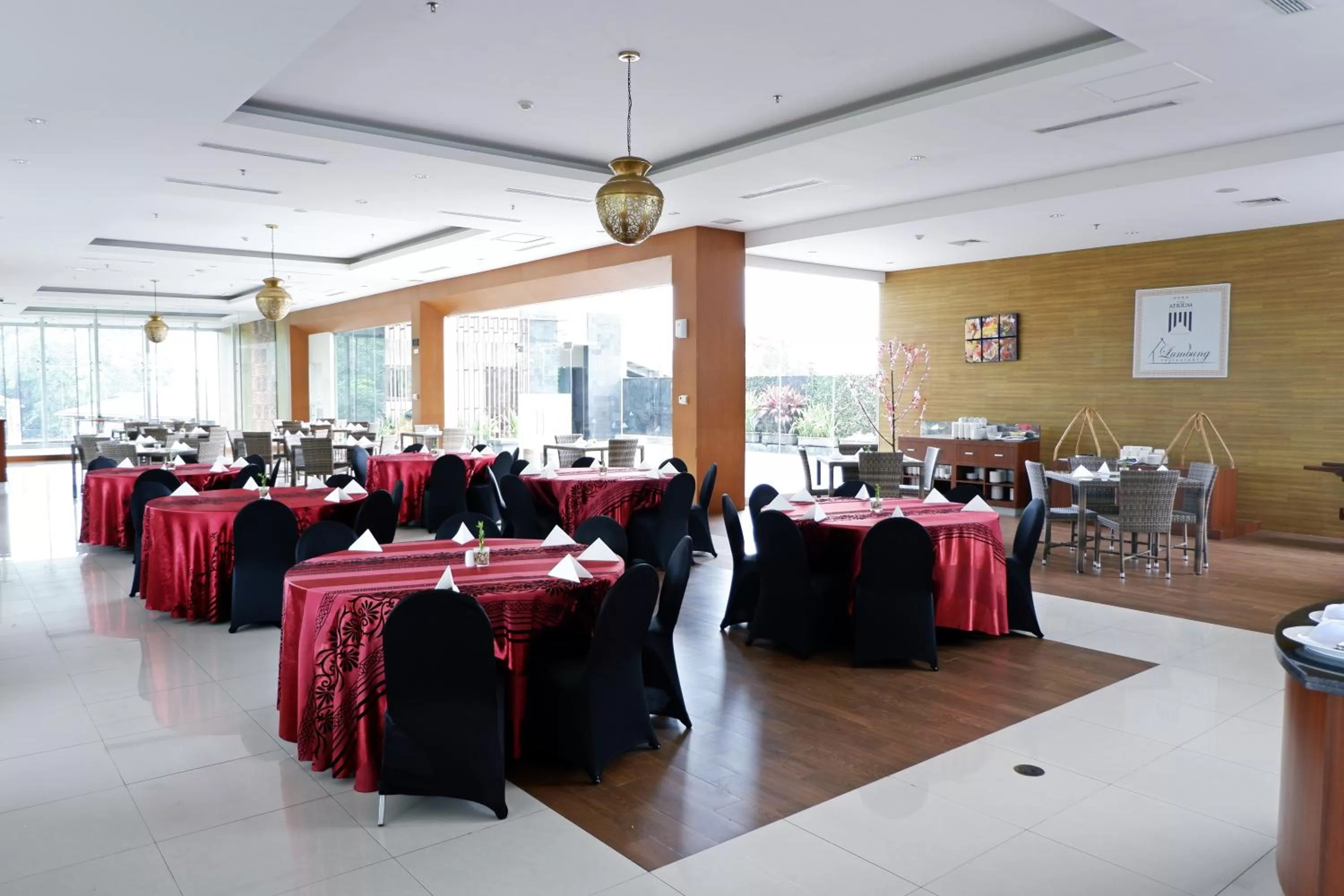 Restaurant/places to eat in The New Atrium Hotel Yogyakarta
