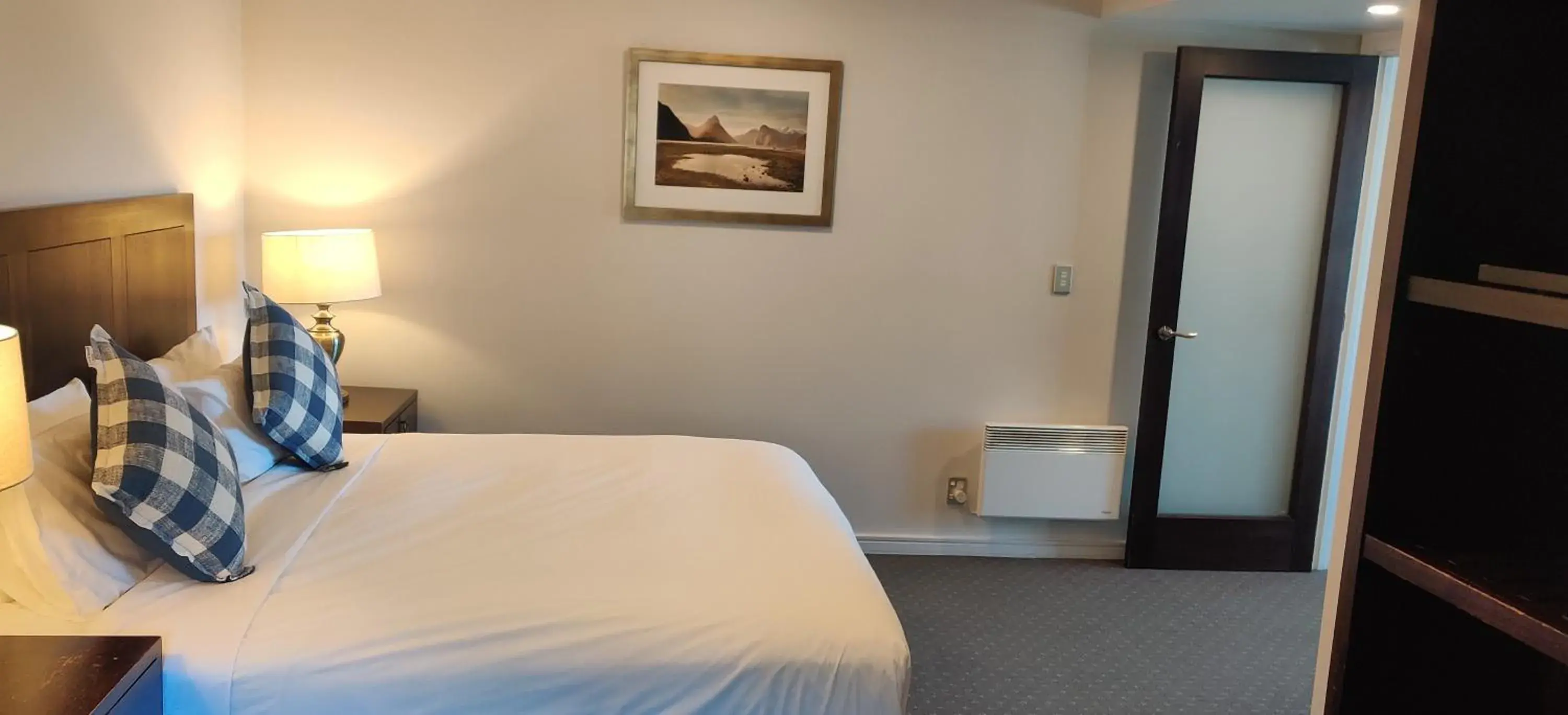 Bed in Nugget Point Hotel